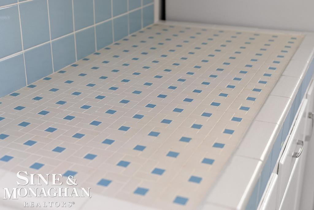 1793 Roslyn Road, Grosse Pointe Woods, MI 48236 — Photo 7