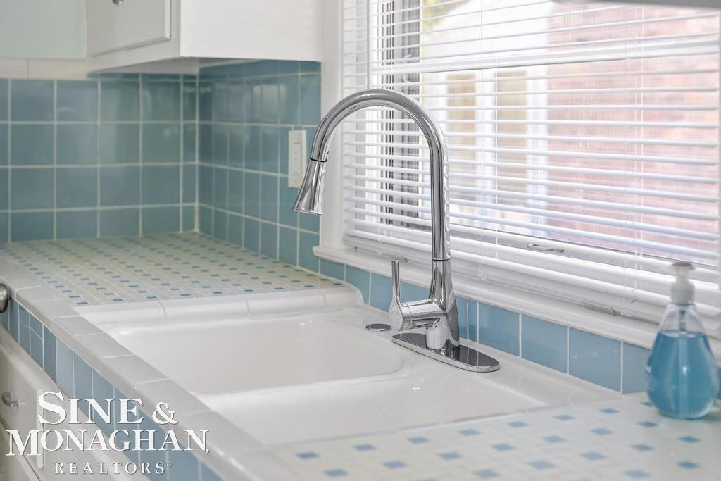 1793 Roslyn Road, Grosse Pointe Woods, MI 48236 — Photo 8