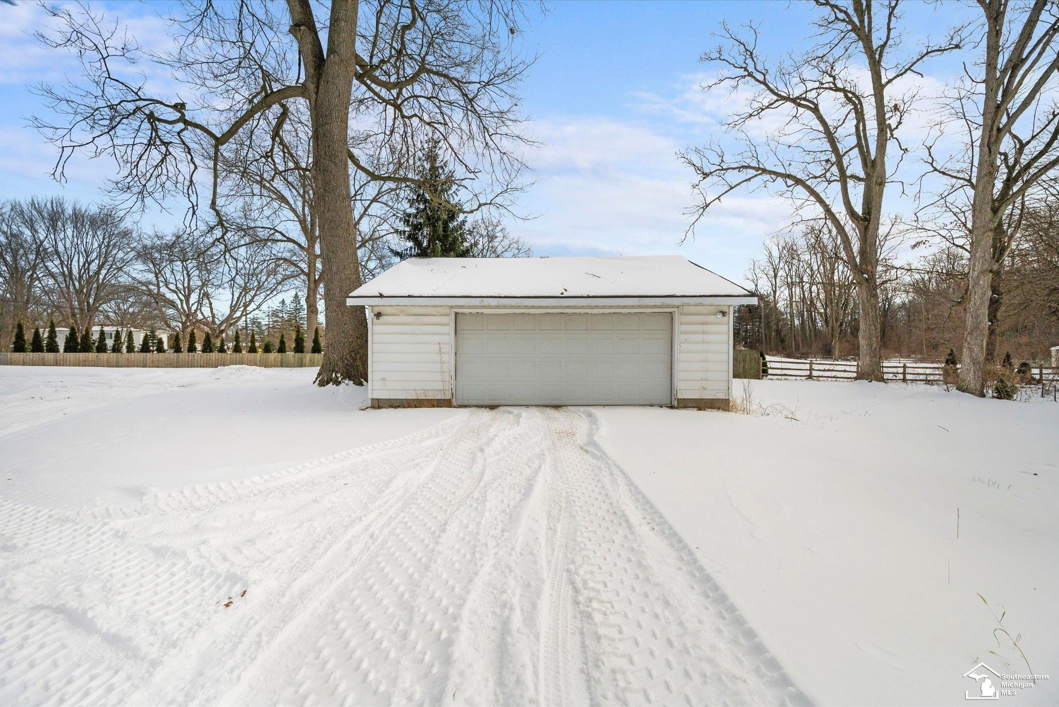 2933 W Dean Road, Lambertville, MI 48144 — Photo 33