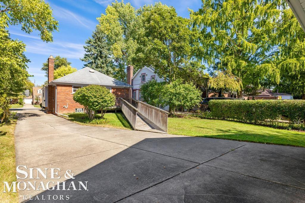 1793 Roslyn Road, Grosse Pointe Woods, MI 48236 — Photo 31