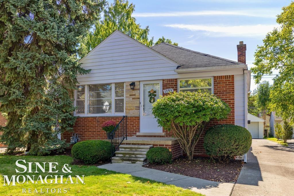 1793 Roslyn Road, Grosse Pointe Woods, MI 48236 — Photo 42