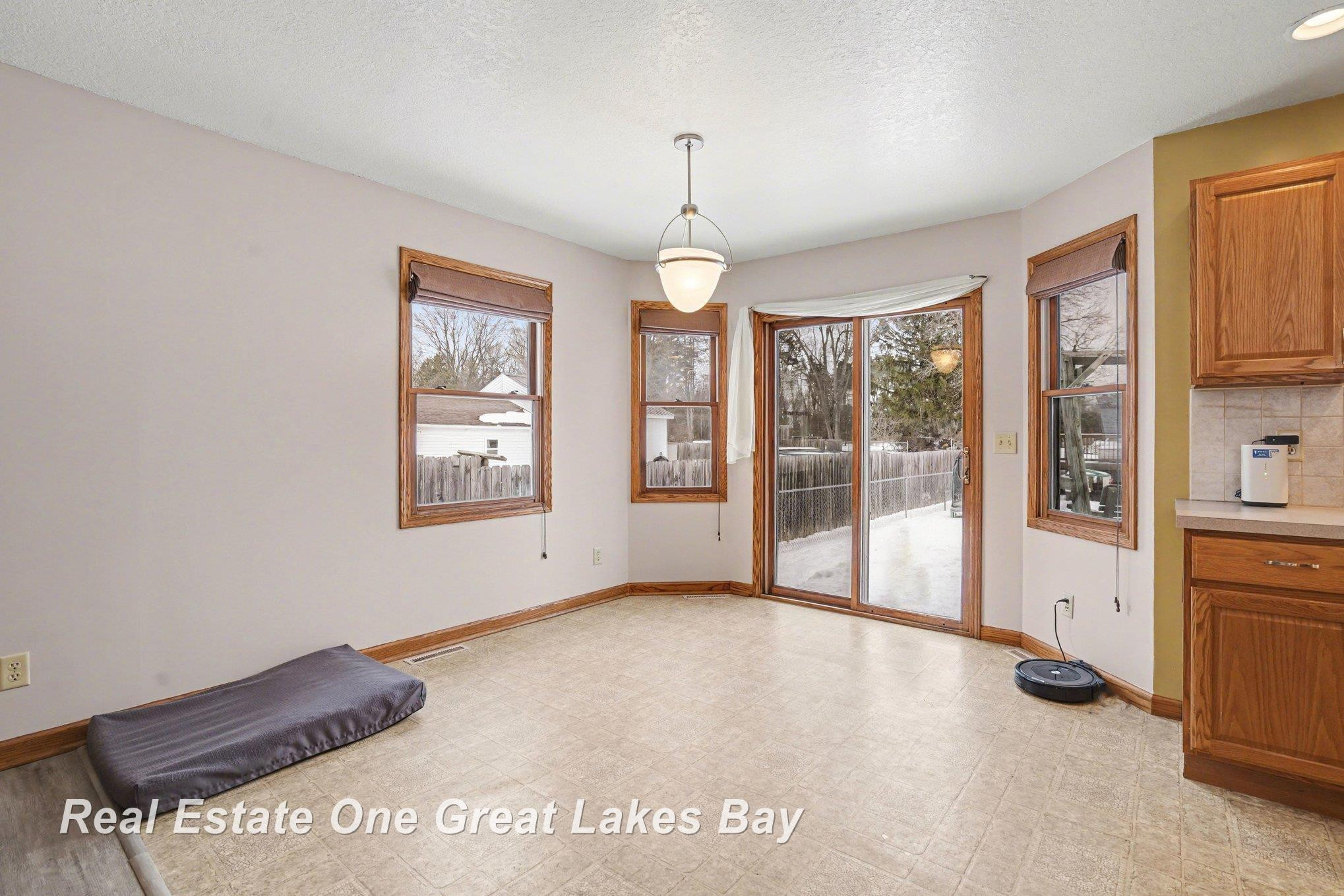 405 Swanson Road, Saginaw, MI 48609 — Photo 7