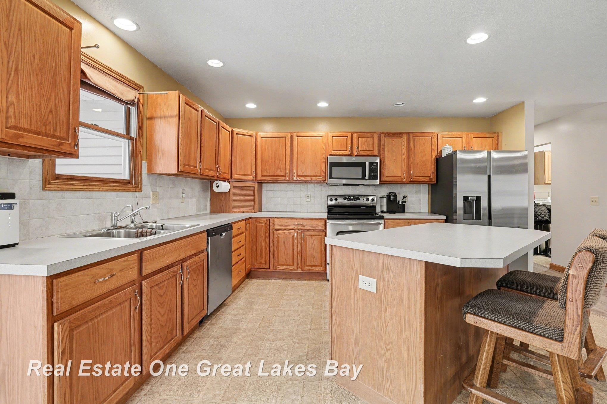 405 Swanson Road, Saginaw, MI 48609 — Photo 8