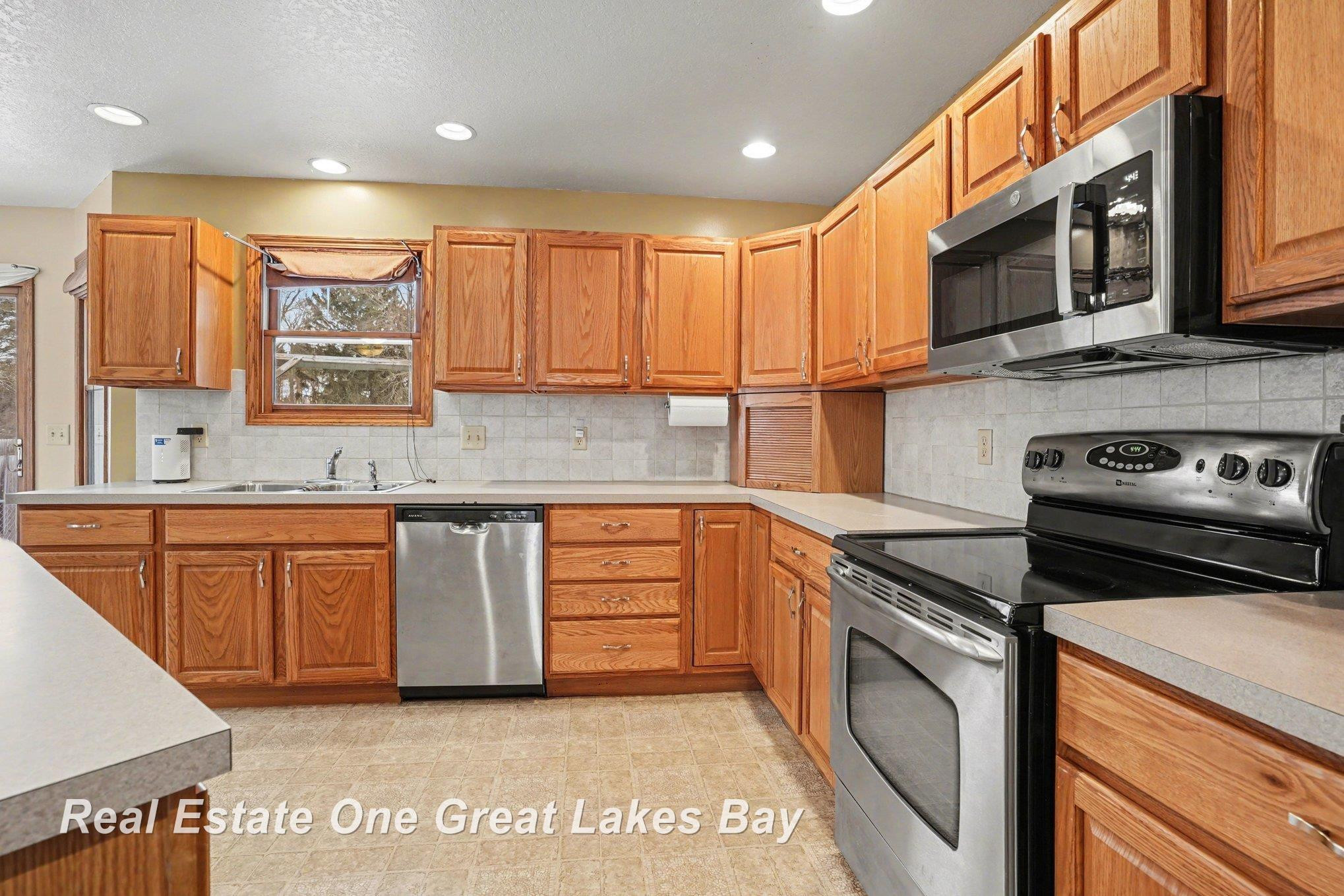 405 Swanson Road, Saginaw, MI 48609 — Photo 9