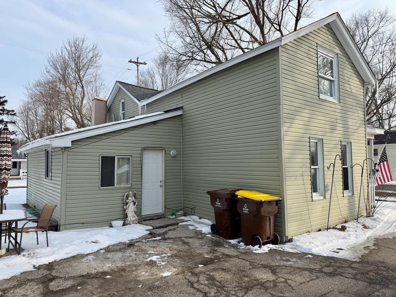 527 N Line Street, Chesaning, MI 48616 — Photo 9