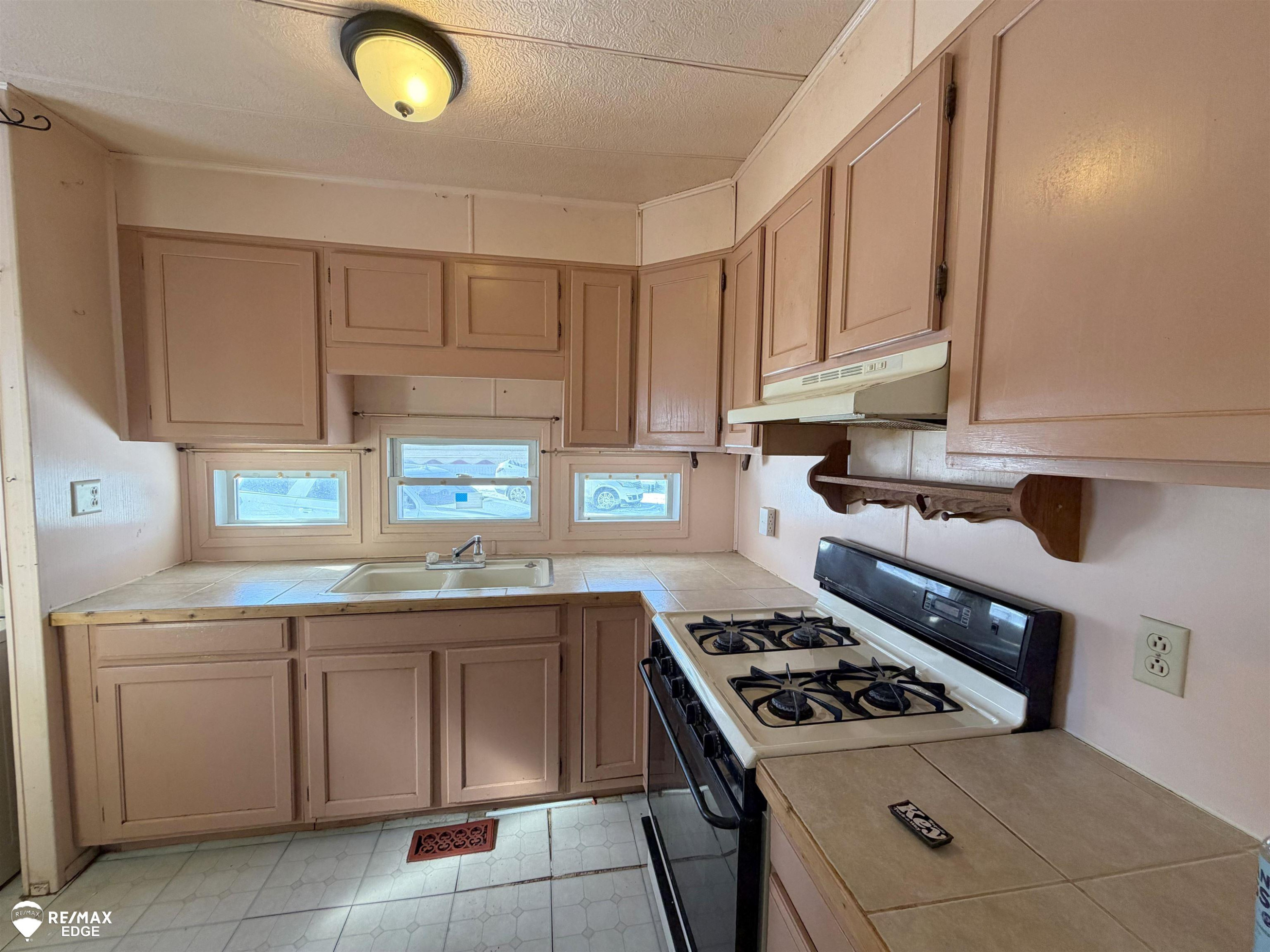 76 Mallard Drive, Swartz Creek, MI 48473 — Photo 3