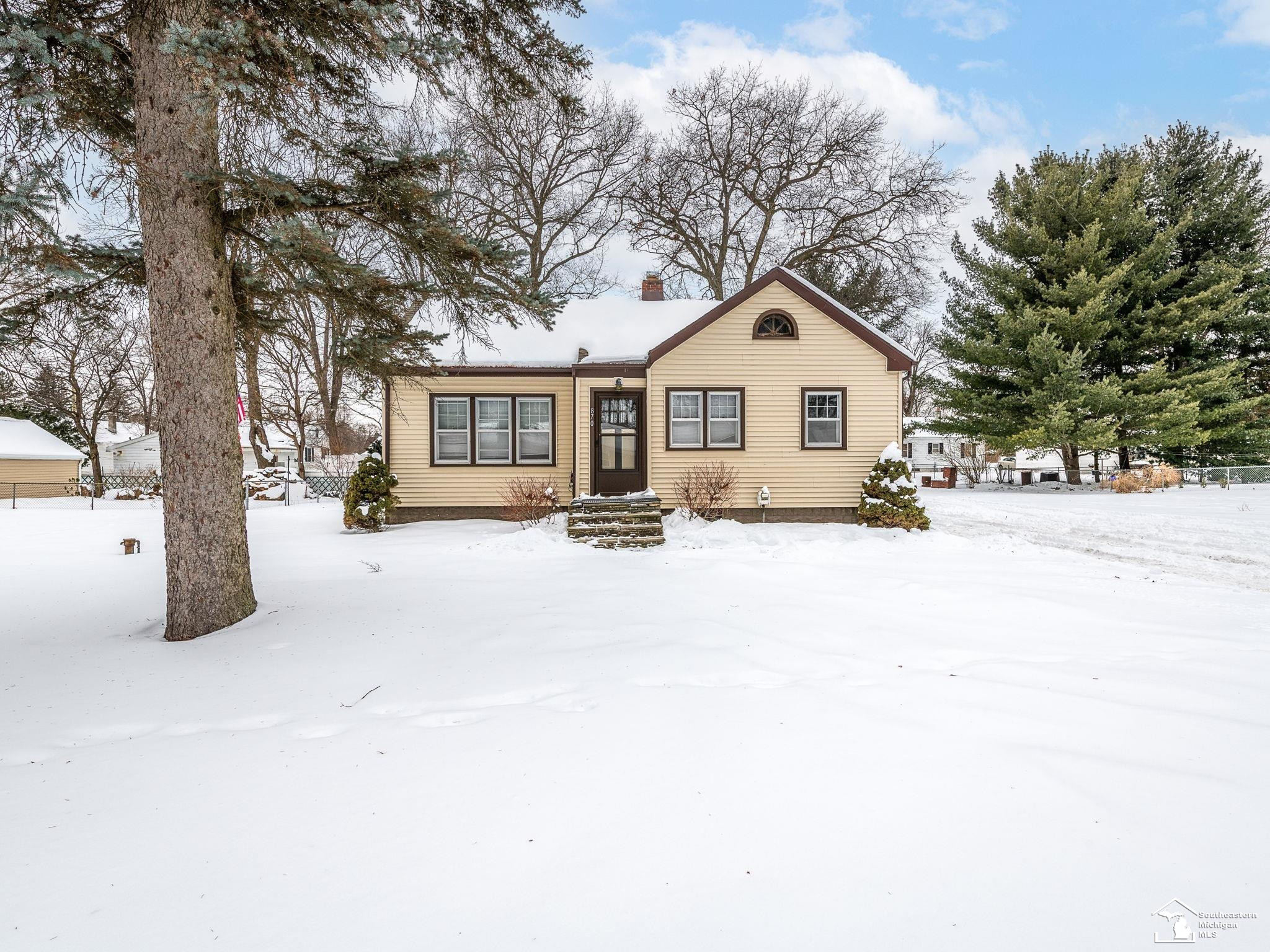 870 Bryant Avenue, Jackson, MI 49202 — front exterior
