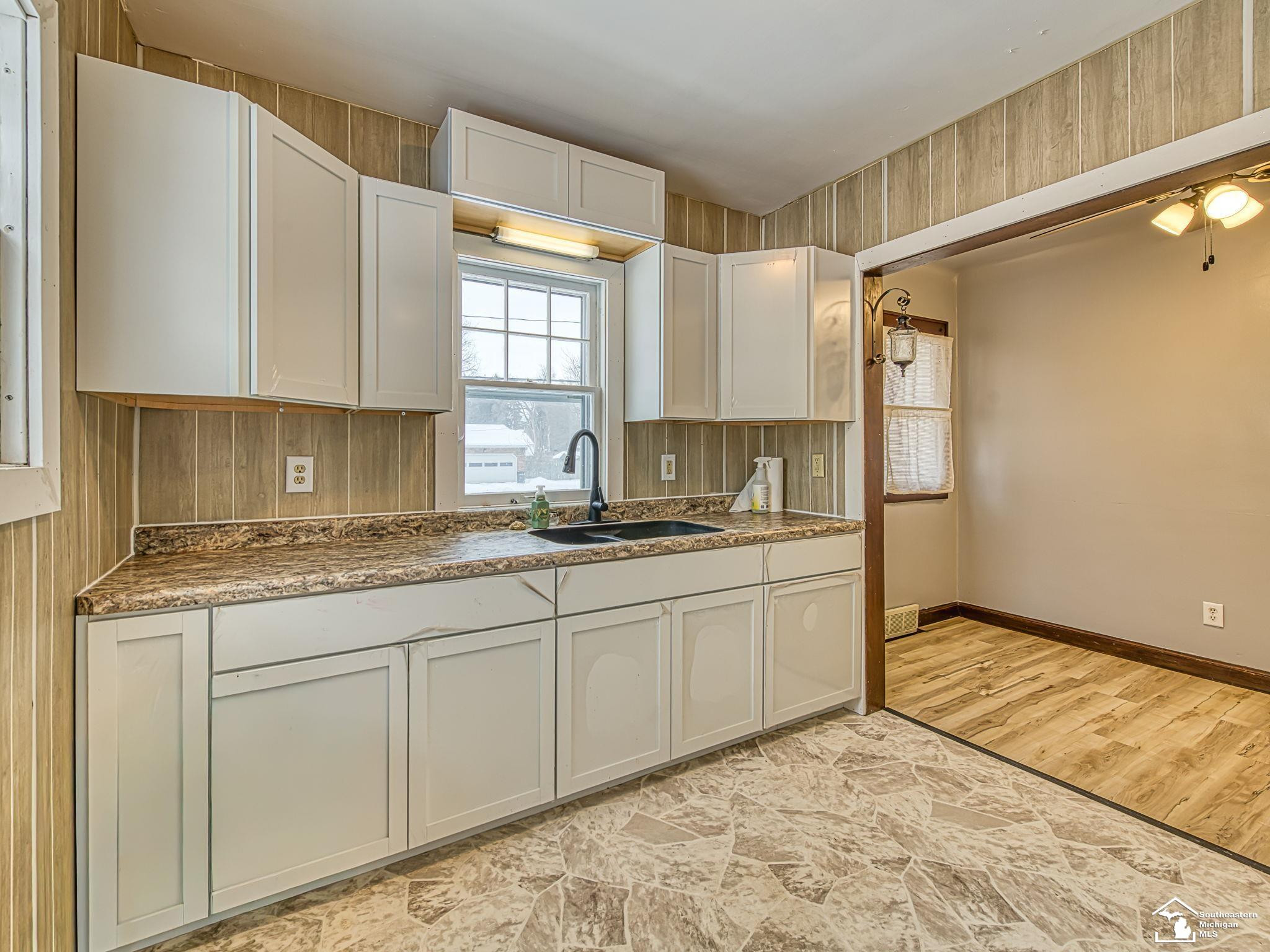 870 Bryant Avenue, Jackson, MI 49202 — Photo 3