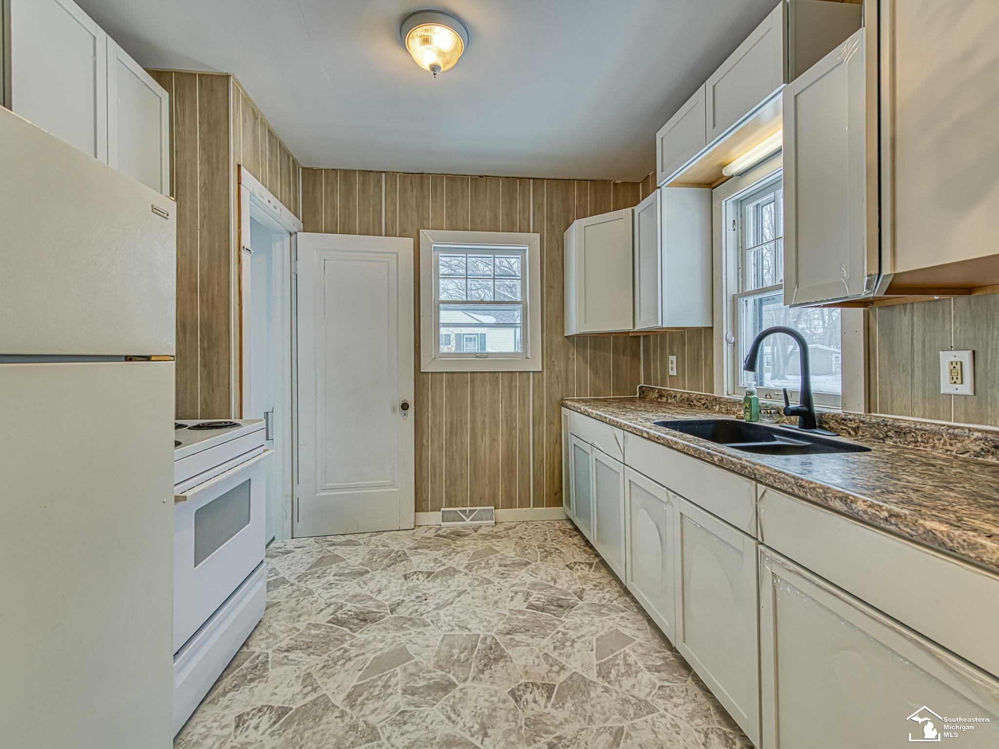 870 Bryant Avenue, Jackson, MI 49202 — Photo 4
