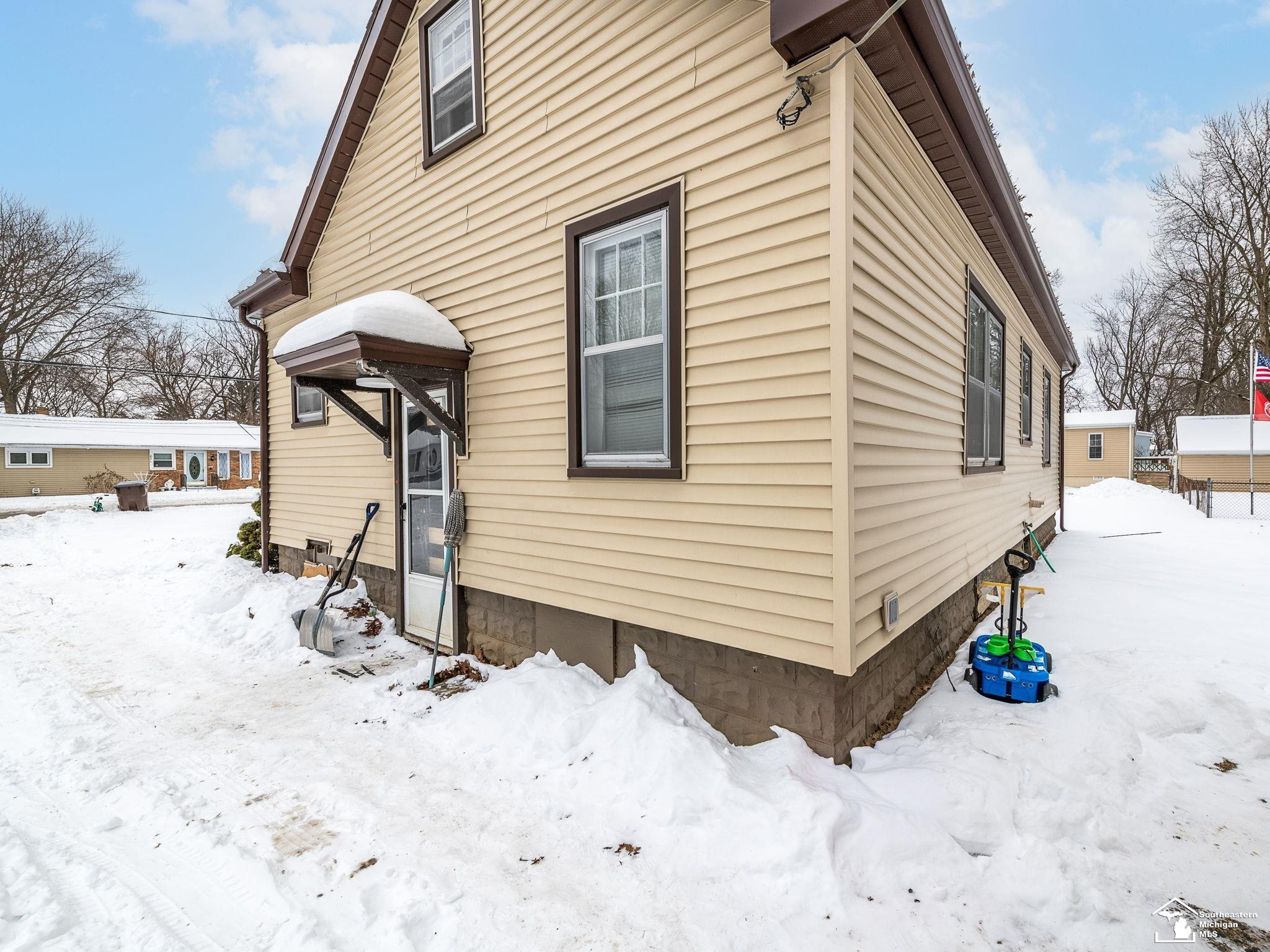 870 Bryant Avenue, Jackson, MI 49202 — Photo 23