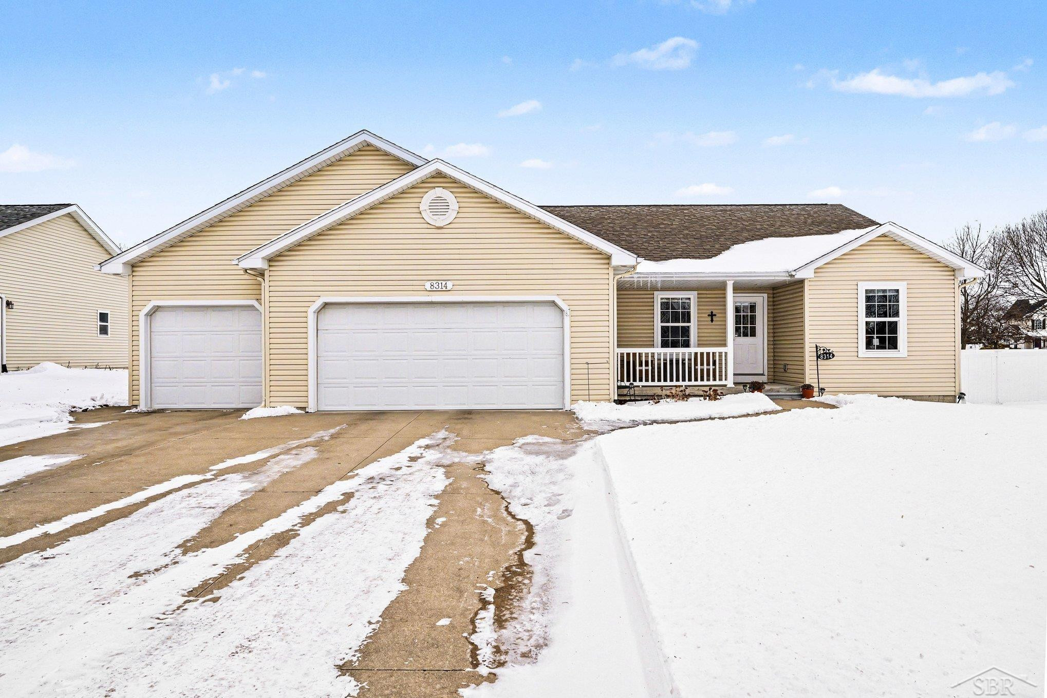 8314 Goldfinch Drive, Freeland, MI 48623 — Photo 2