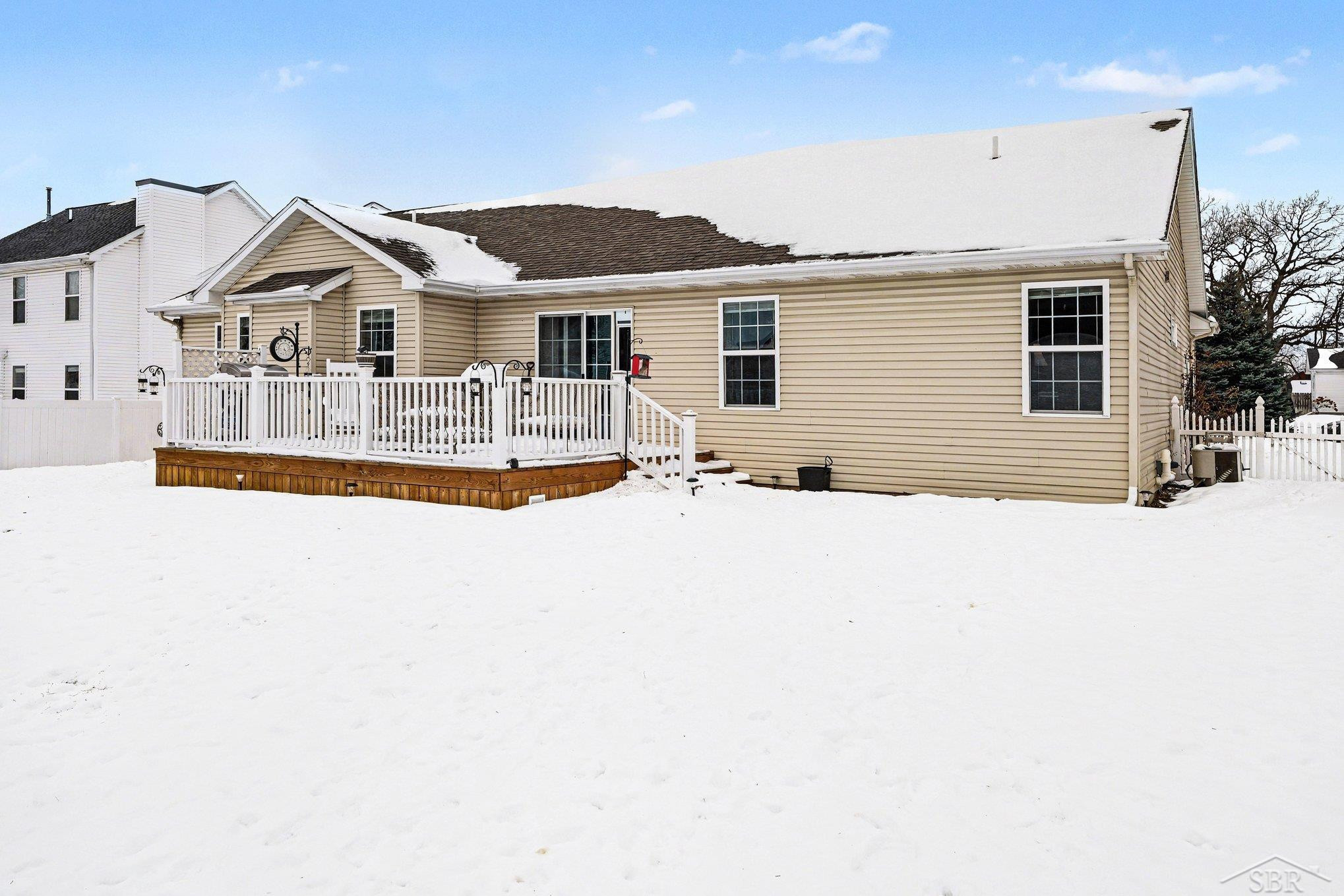 8314 Goldfinch Drive, Freeland, MI 48623 — Photo 4