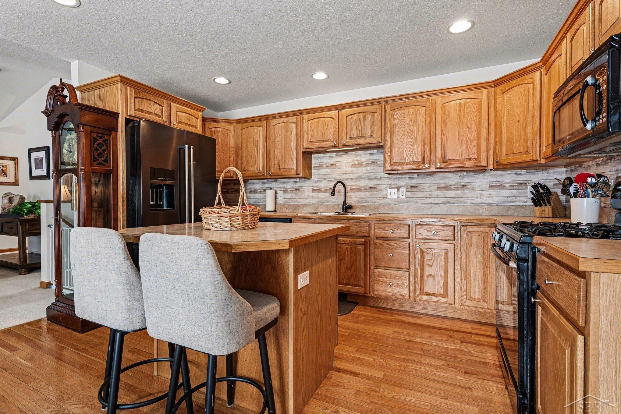 8314 Goldfinch Drive, Freeland, MI 48623 — Photo 8
