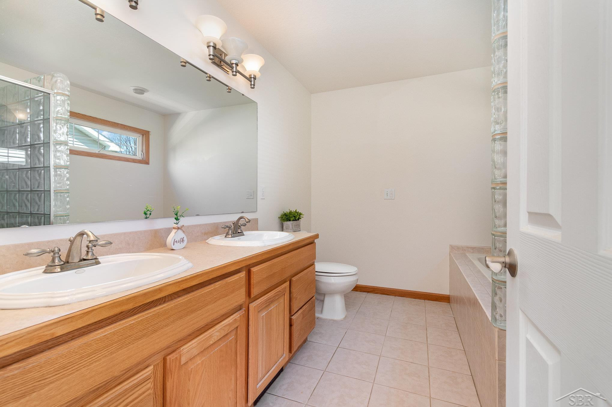 8314 Goldfinch Drive, Freeland, MI 48623 — Photo 14