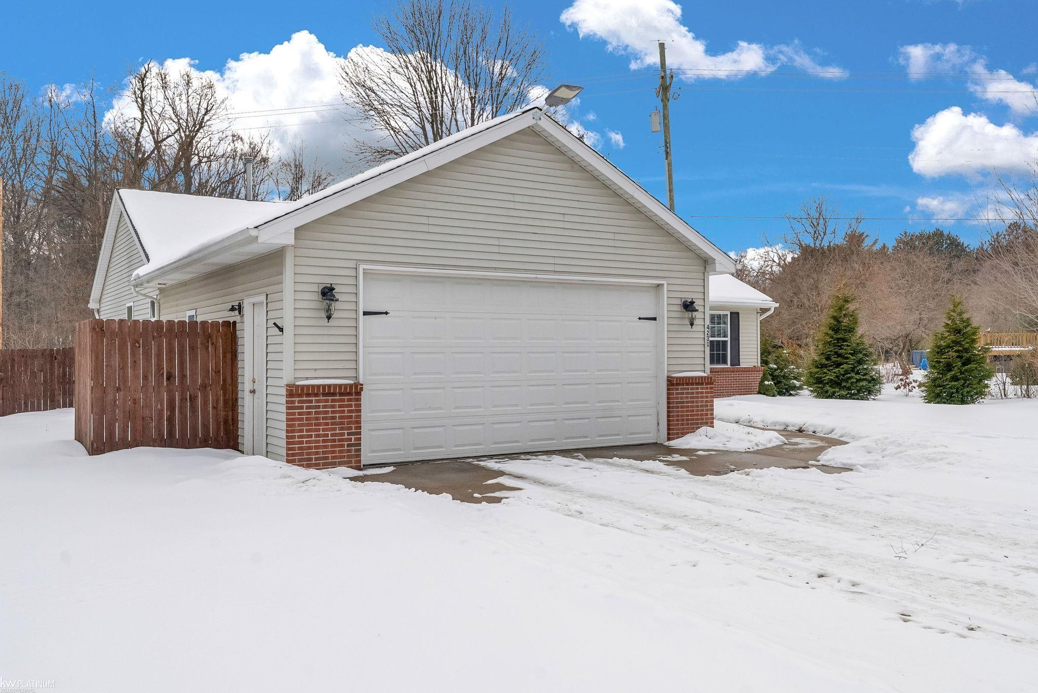 4231 Pine Grove Avenue, MI 48059 — Photo 3