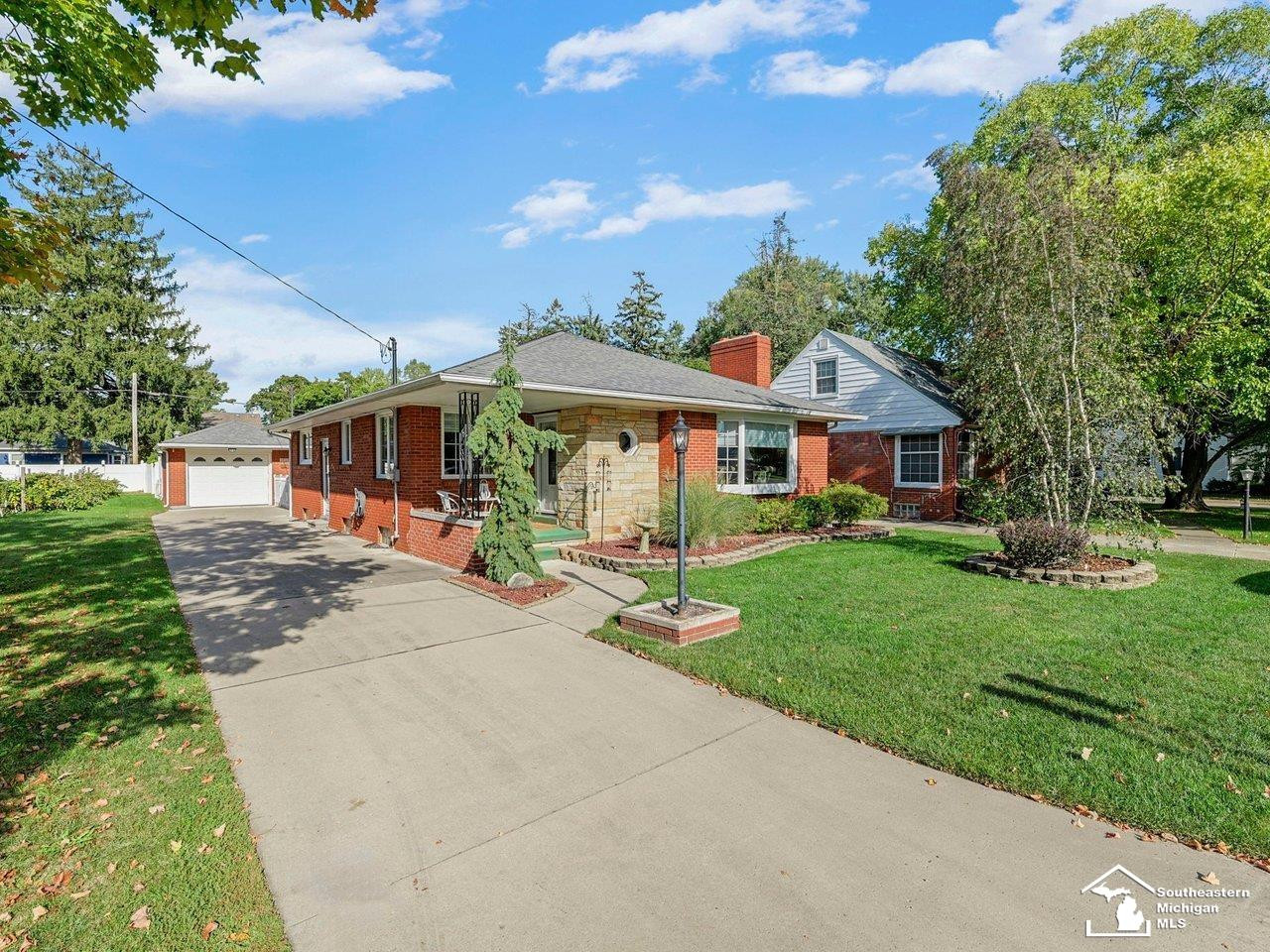 5924 Oakwood Street, Monroe, MI 48161 — front exterior