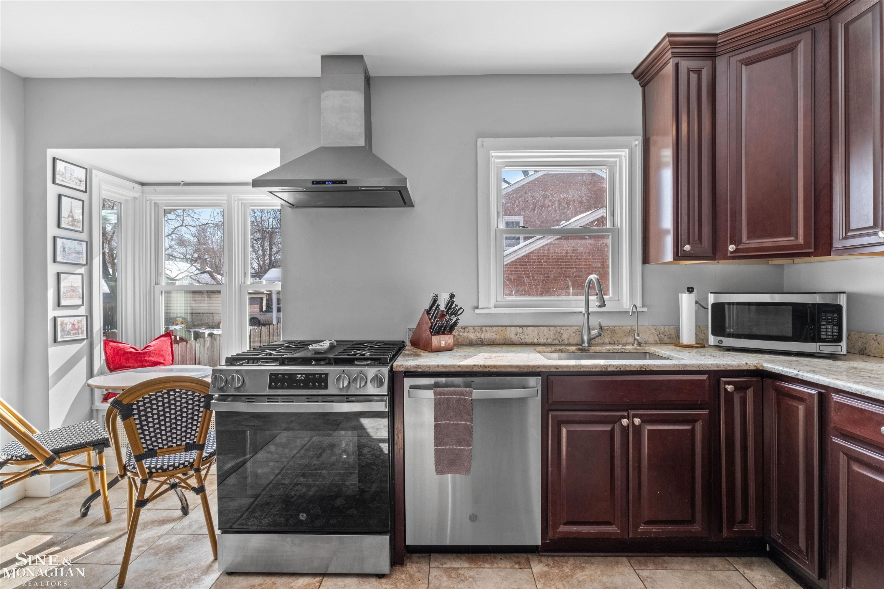 970 Lakepointe Street, Grosse Pointe Park, MI 48230 — Photo 17