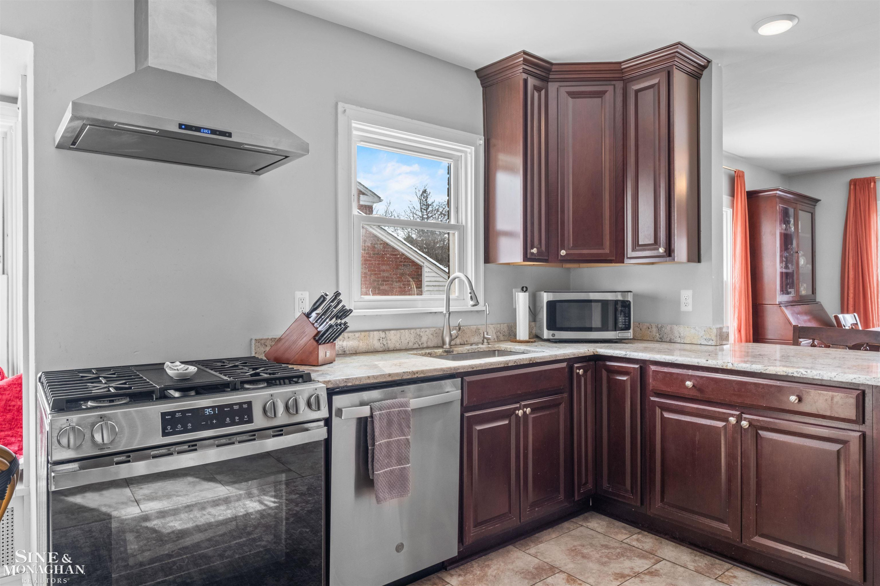 970 Lakepointe Street, Grosse Pointe Park, MI 48230 — Photo 21