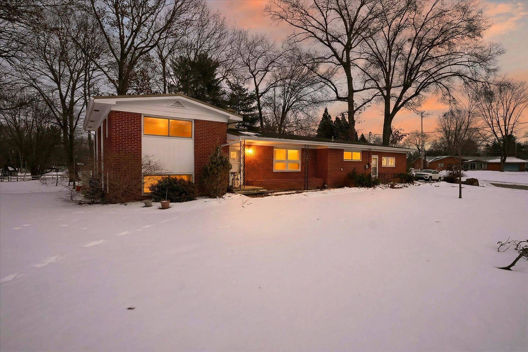 410 W Maple Street, Saint Charles, MI 48655 — front exterior