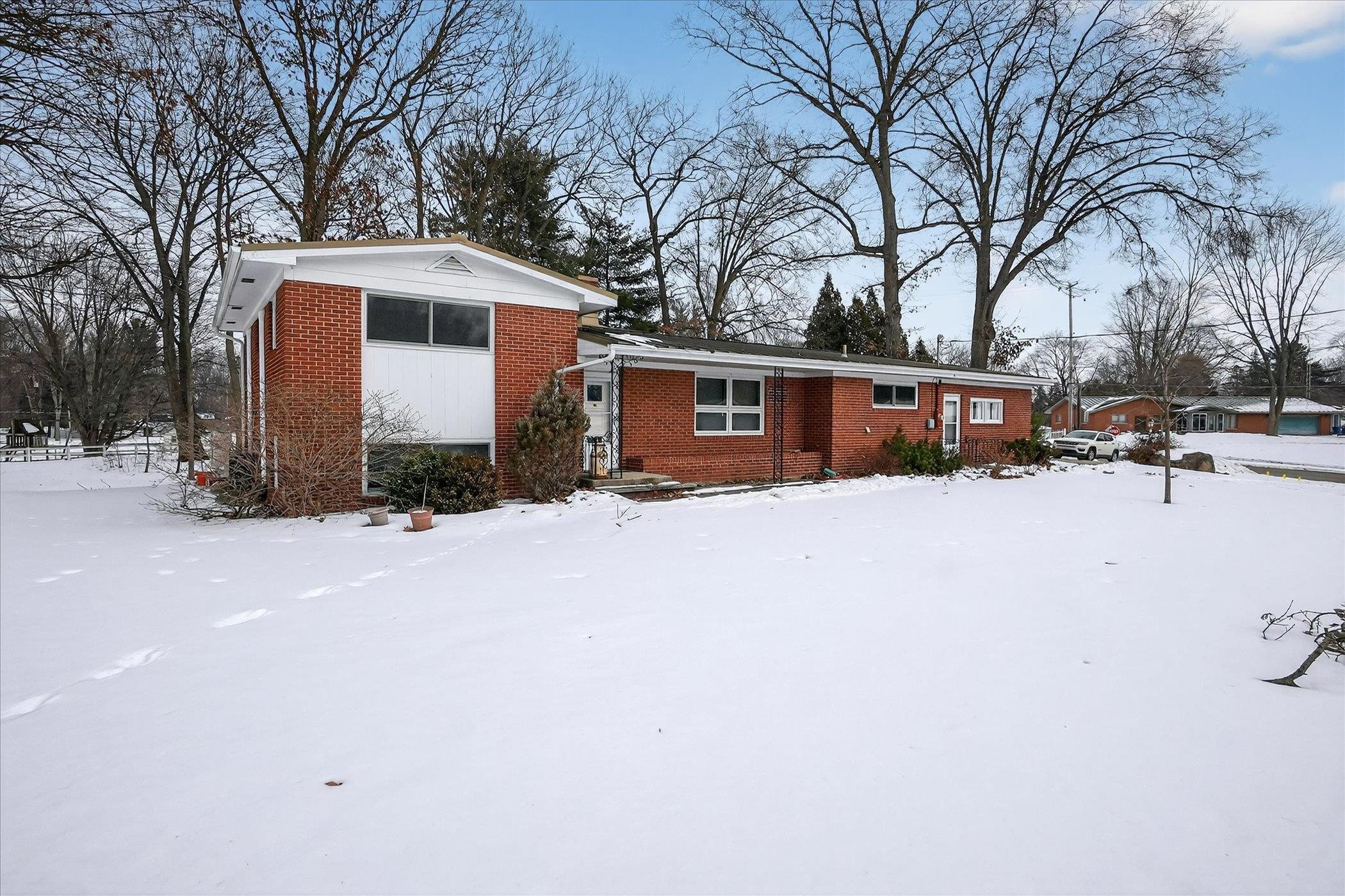 410 W Maple Street, Saint Charles, MI 48655 — Photo 2