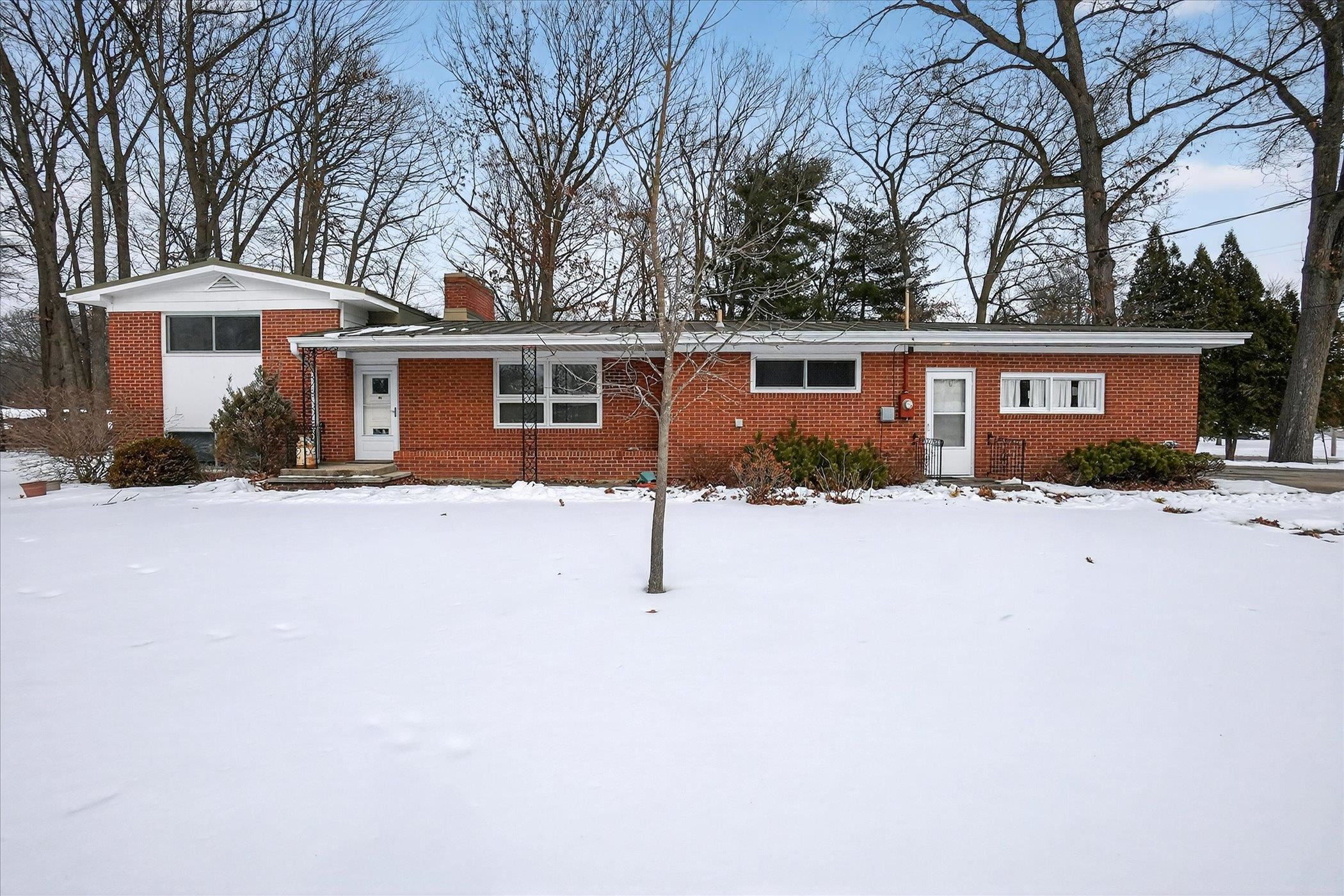 410 W Maple Street, Saint Charles, MI 48655 — Photo 3
