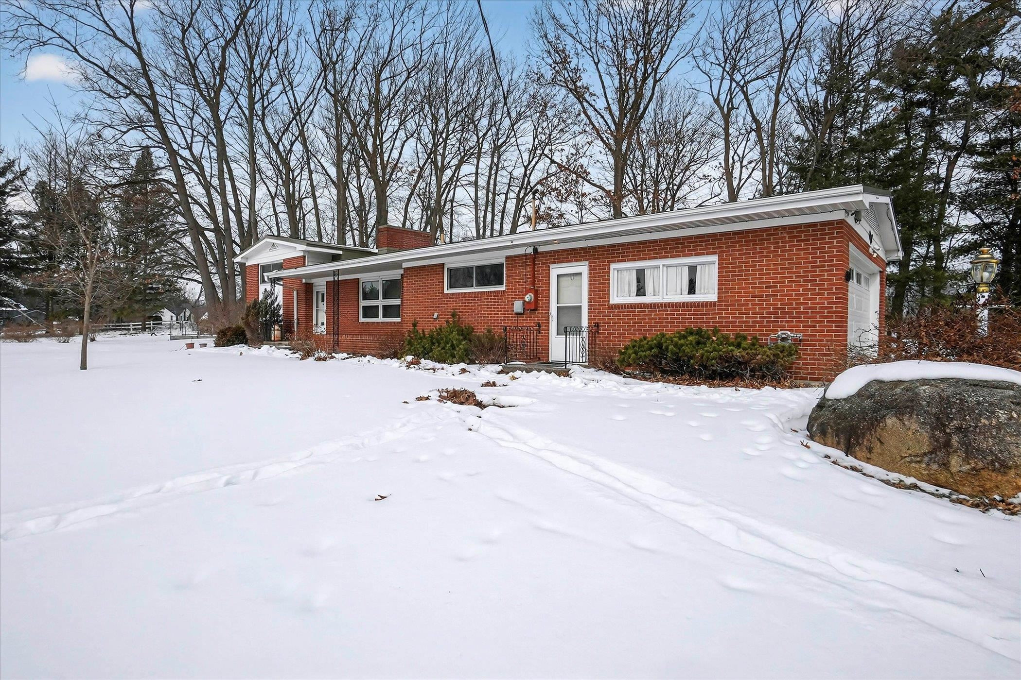 410 W Maple Street, Saint Charles, MI 48655 — Photo 4