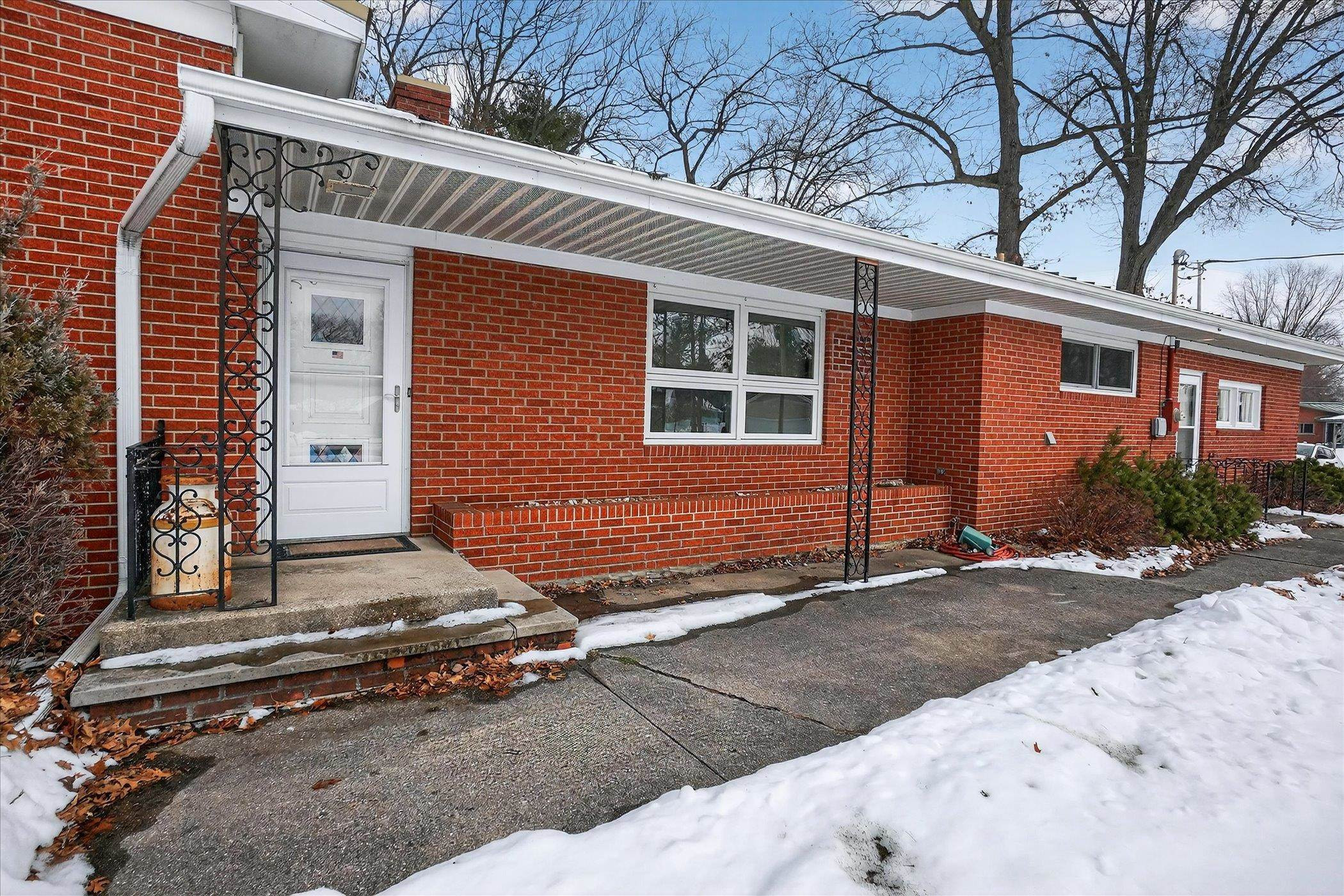 410 W Maple Street, Saint Charles, MI 48655 — Photo 5
