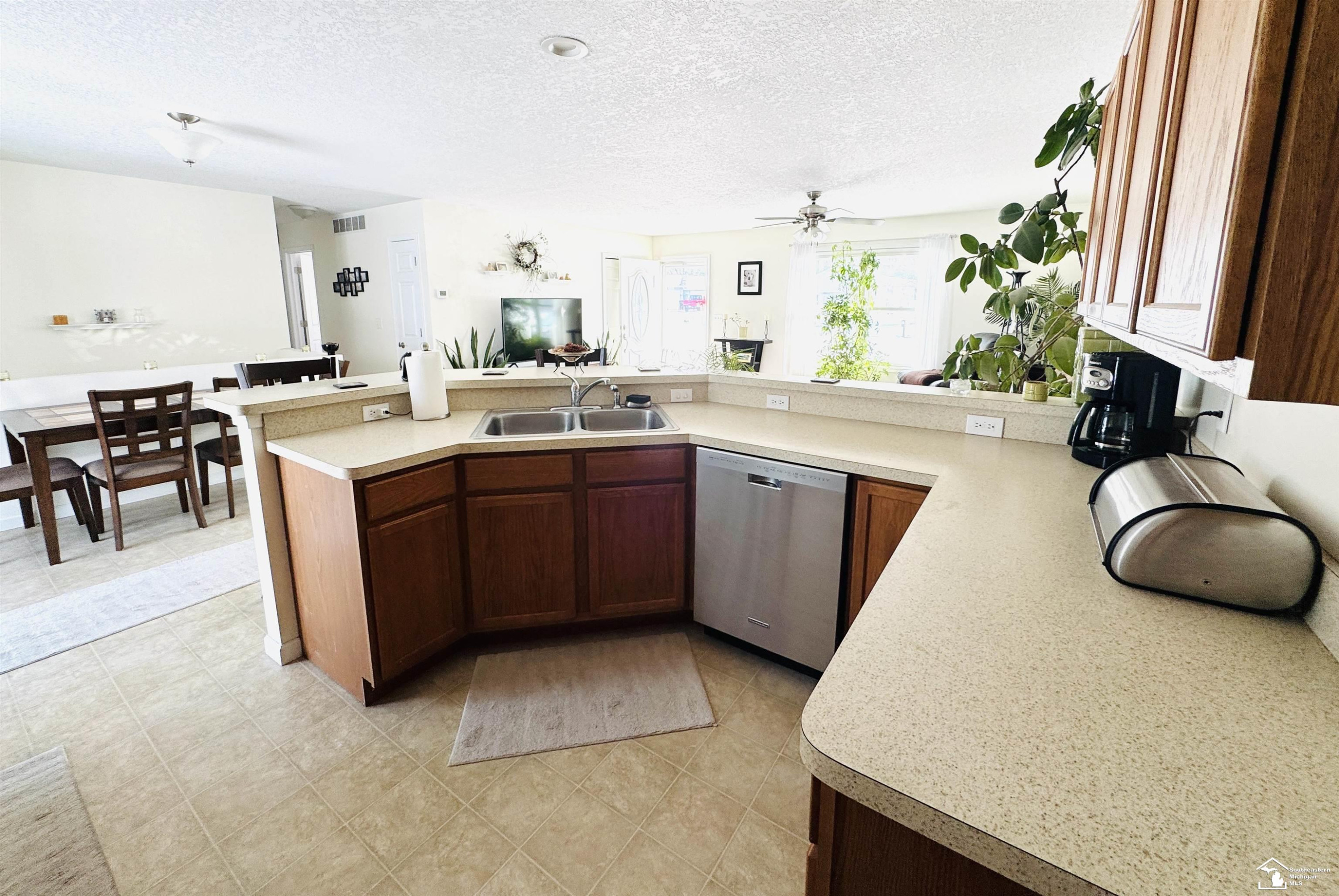 1826 Oak Leaf Drive, Adrian, MI 49221 — Photo 8