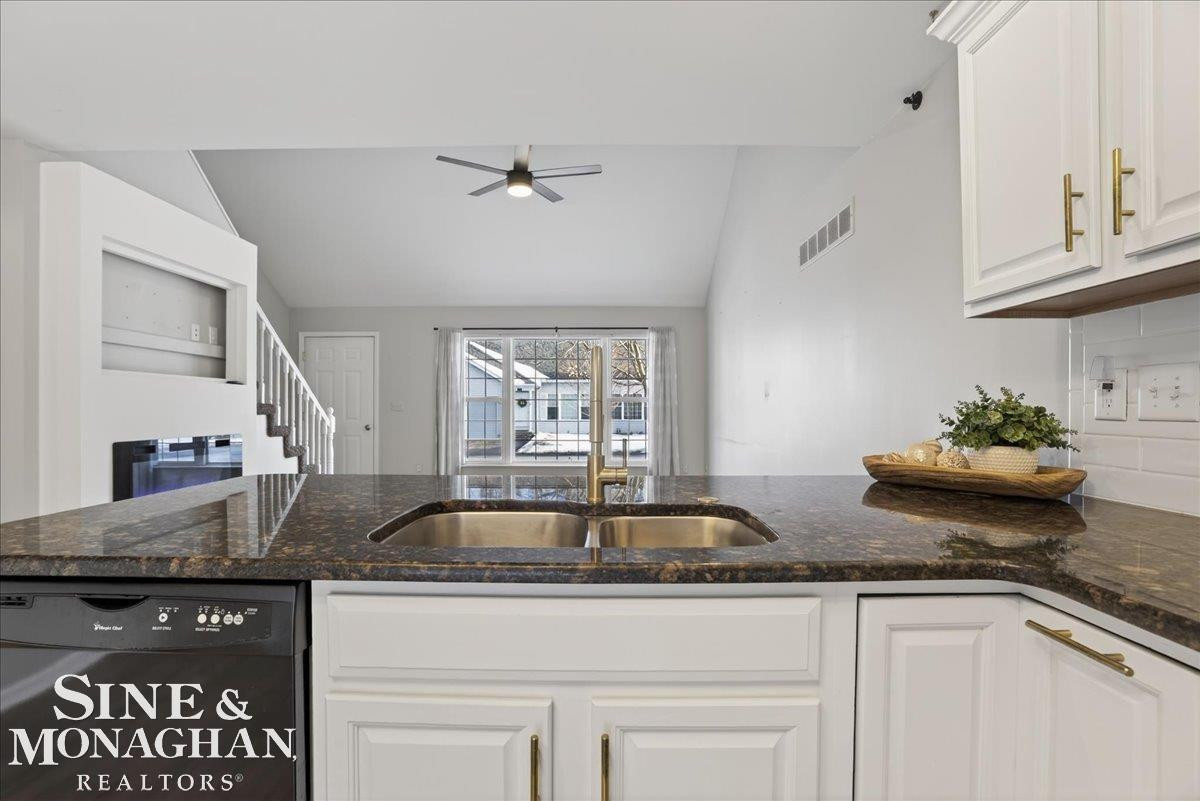 2075 Pauls Court, Marysville, MI 48040 — Photo 4
