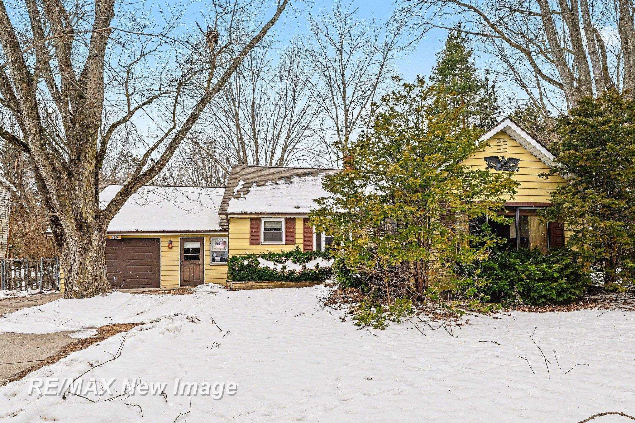 540 S Hemlock Road, Hemlock, MI 48626 — front exterior