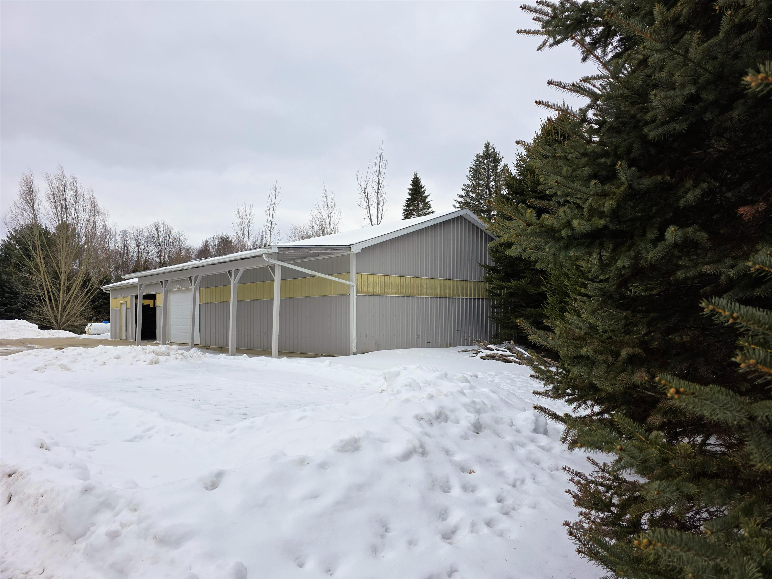 6189 Willits Road, Fostoria, MI 48435 — Photo 33