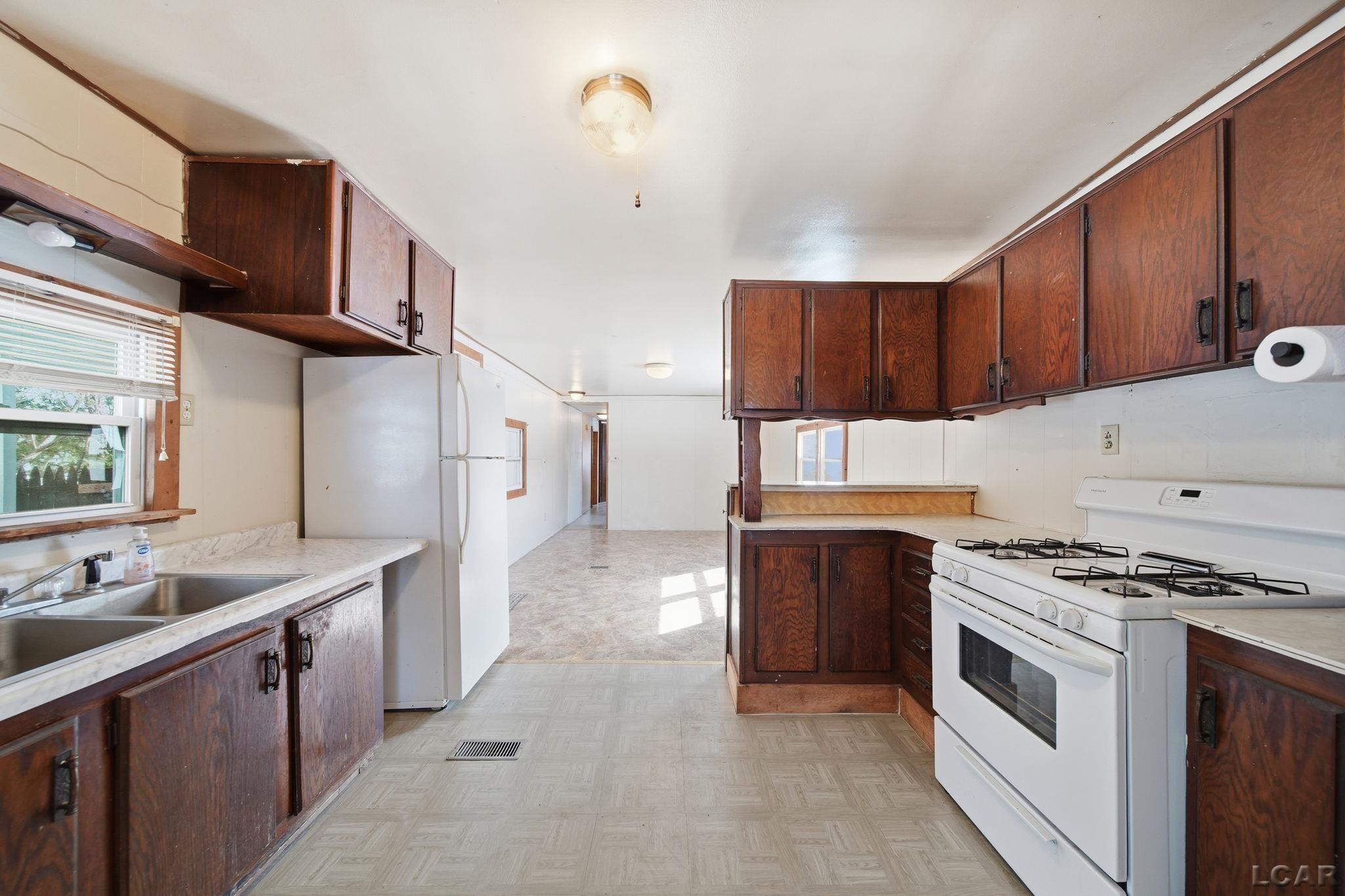12677 US-223 Highway, Manitou Beach, MI 49253 — Photo 10