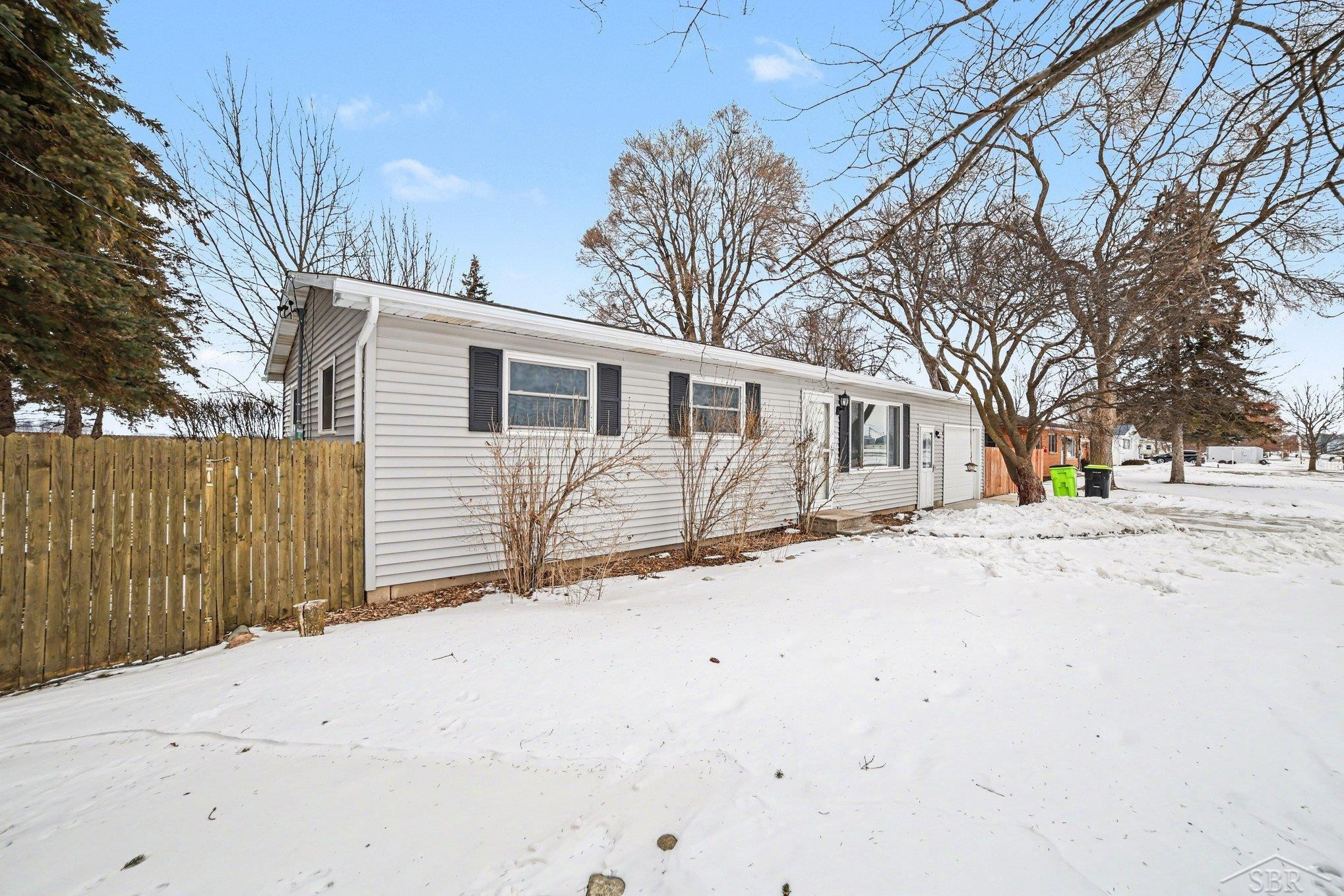 710 W North Union Road, Auburn, MI 48611 — Photo 2
