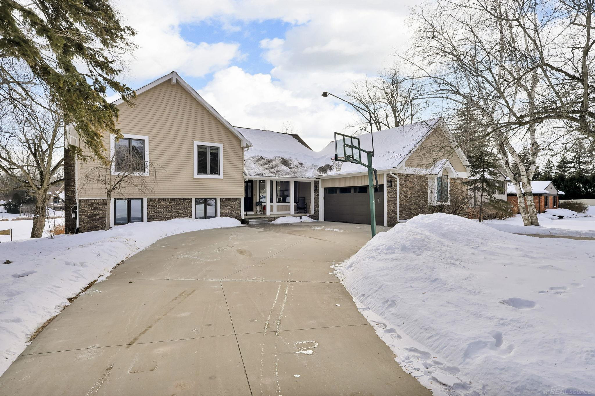 631 Drahner Circle, Oxford, MI 48371 — front exterior