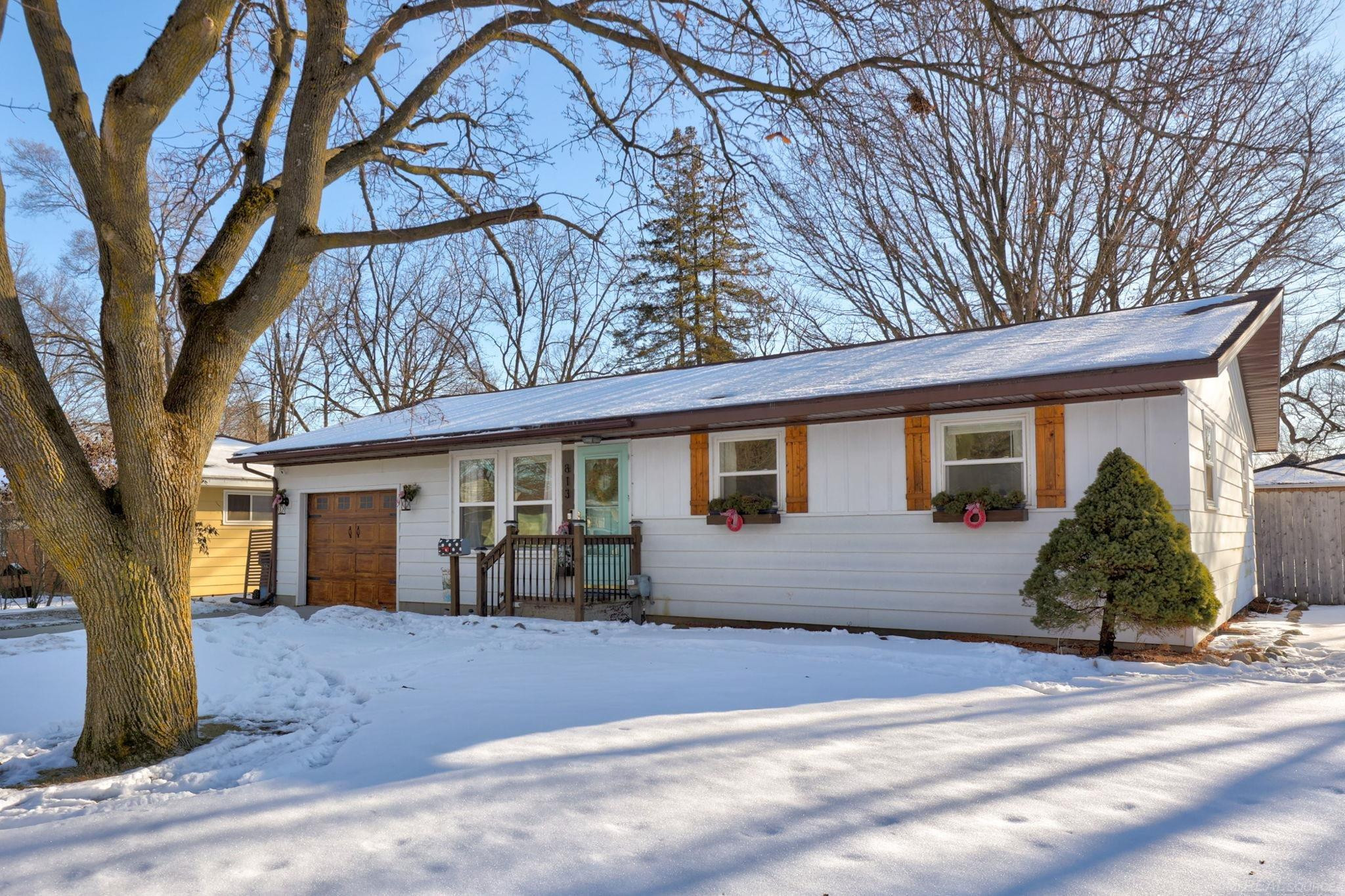 813 W Oak Street, Vassar, MI 48768 — Photo 3