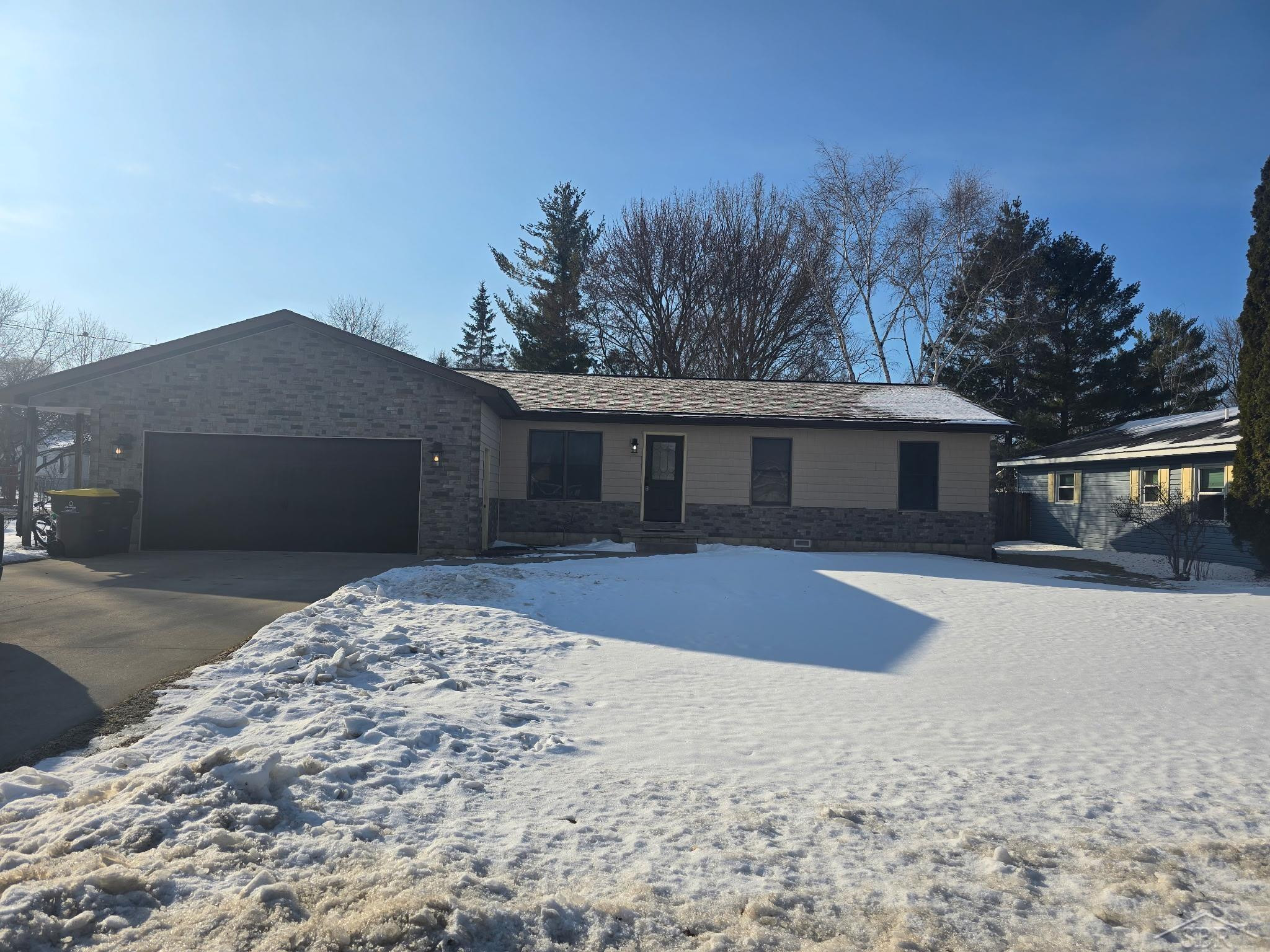 1946 N Mackenzie Lane, Mount Pleasant, MI 48858 — front exterior