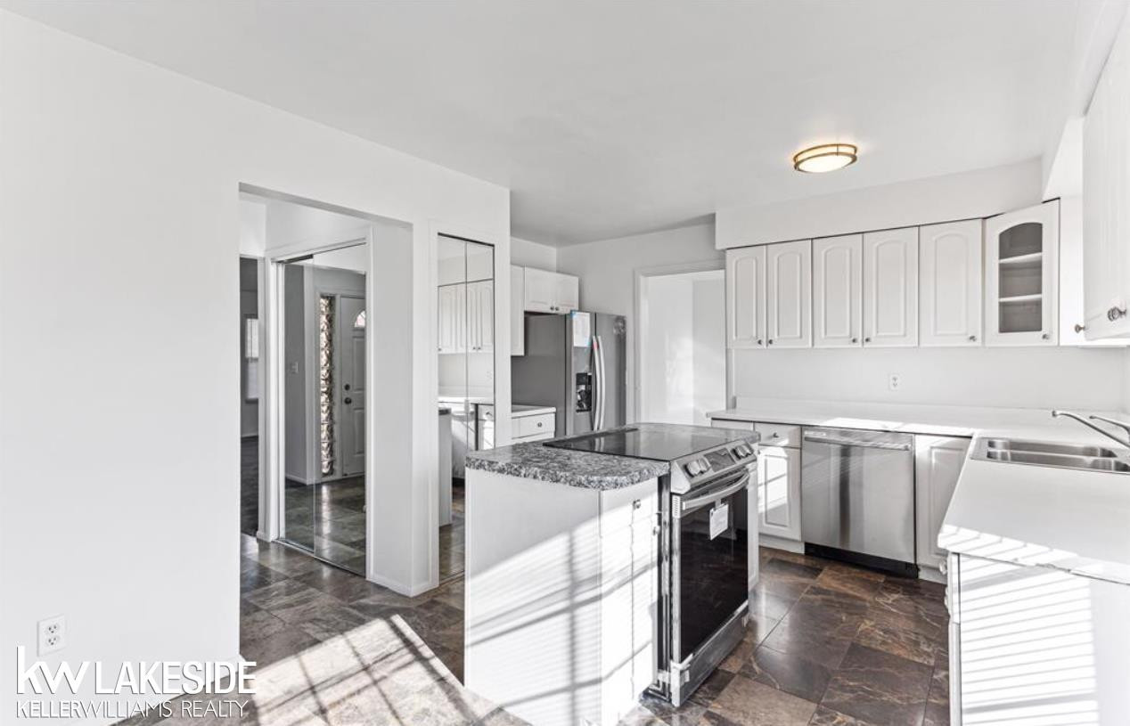 18130 Roseland Boulevard, MI 48076 — Photo 5
