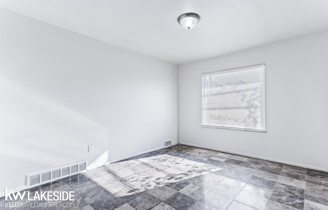 18130 Roseland Boulevard, MI 48076 — Photo 7