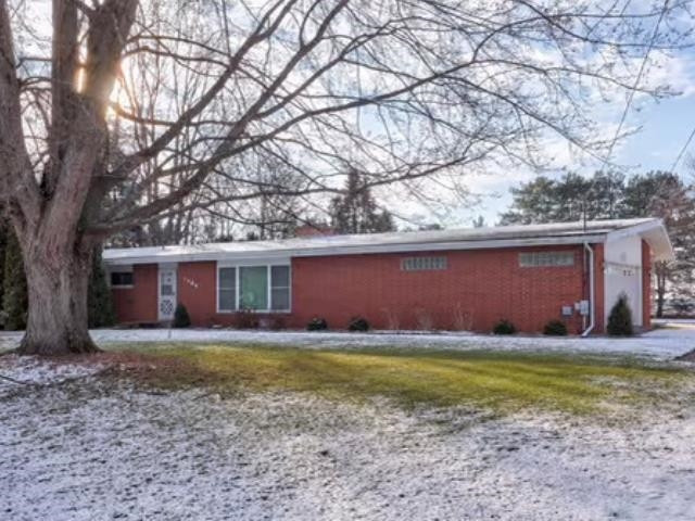 1484 S Beyer Road, Saginaw, MI 48601 — front exterior