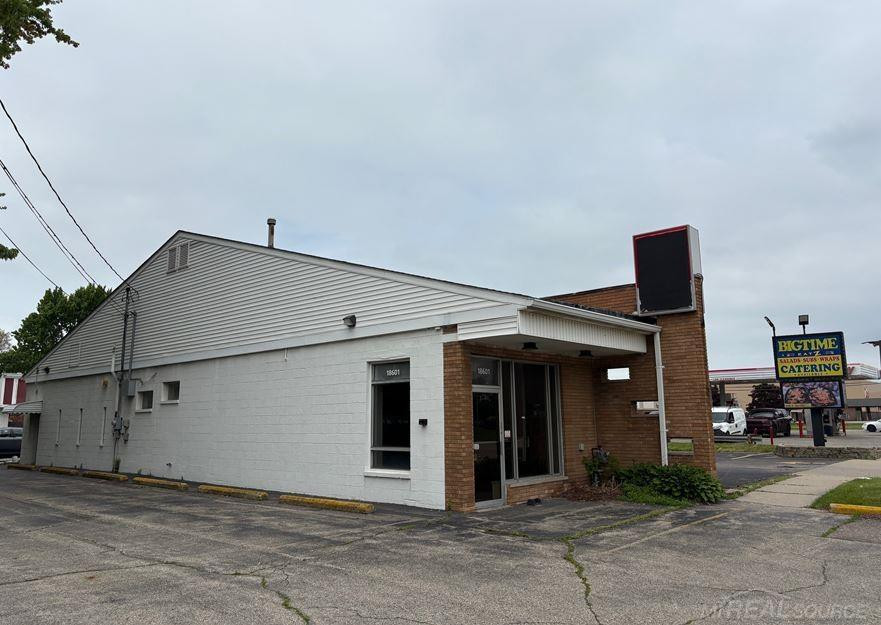 18601 15 Mile Road, Clinton Twp, MI 48035
