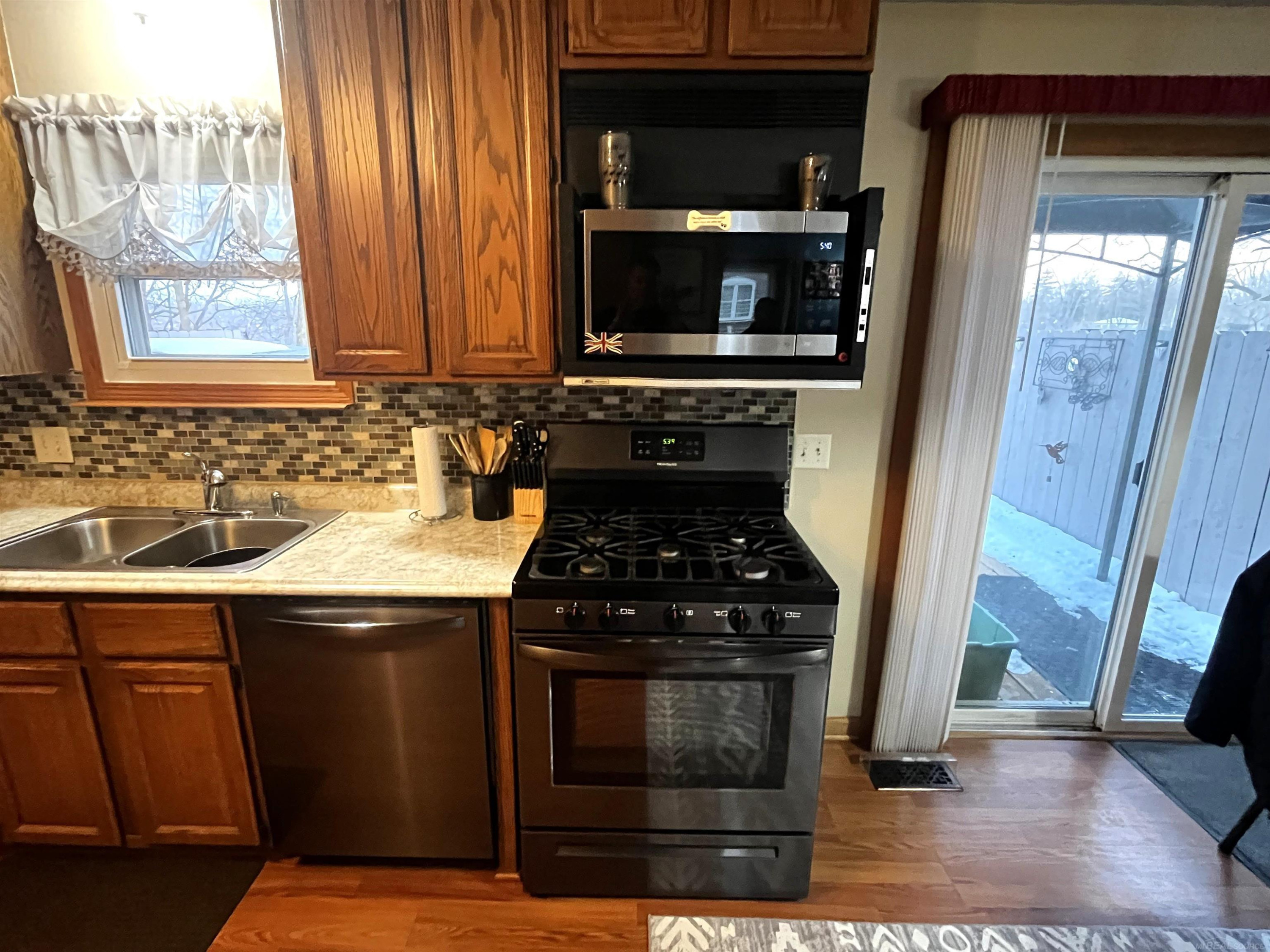 13273 Lake Point Boulevard, MI 48111 — Photo 6