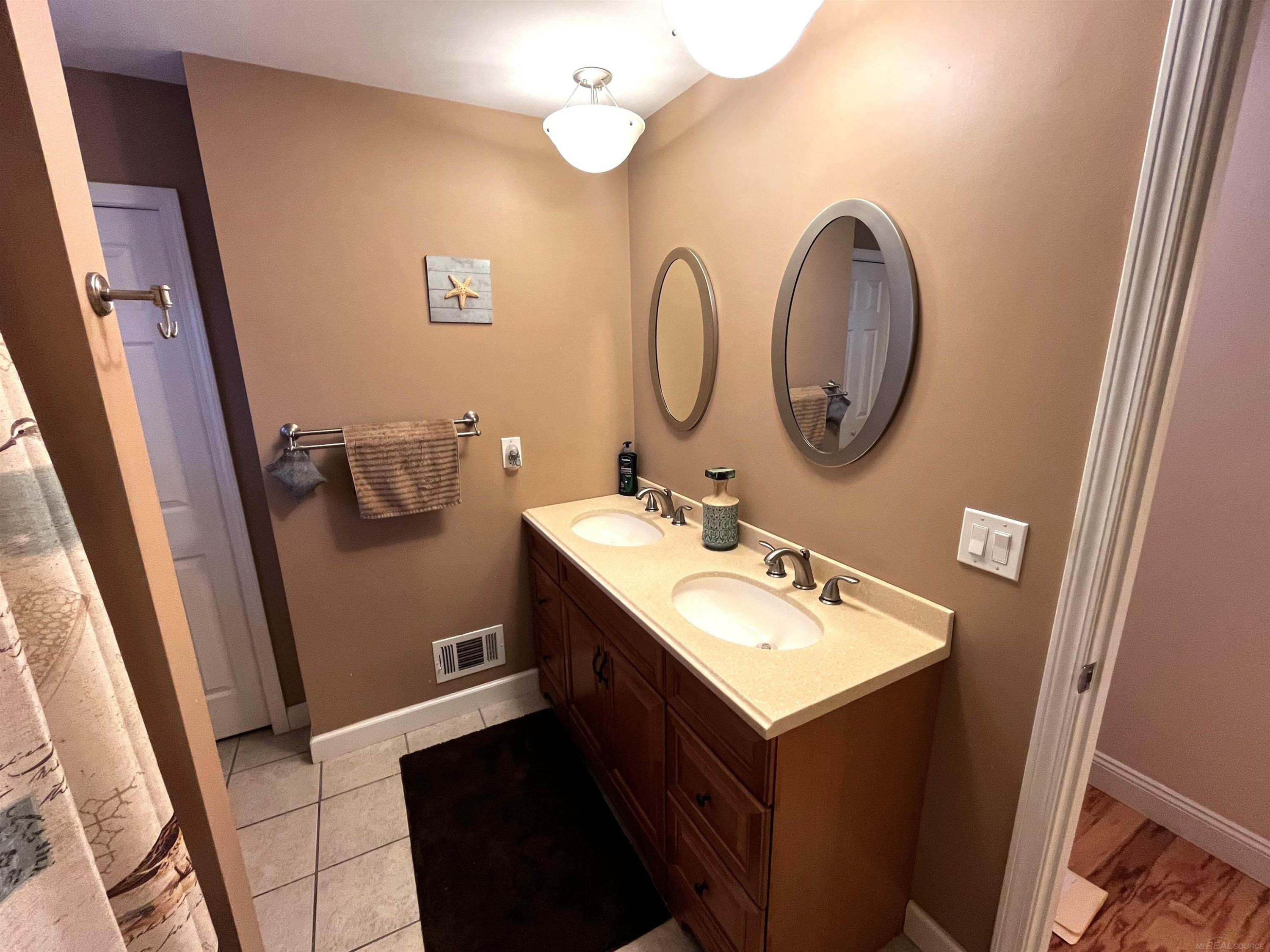13273 Lake Point Boulevard, MI 48111 — Photo 14