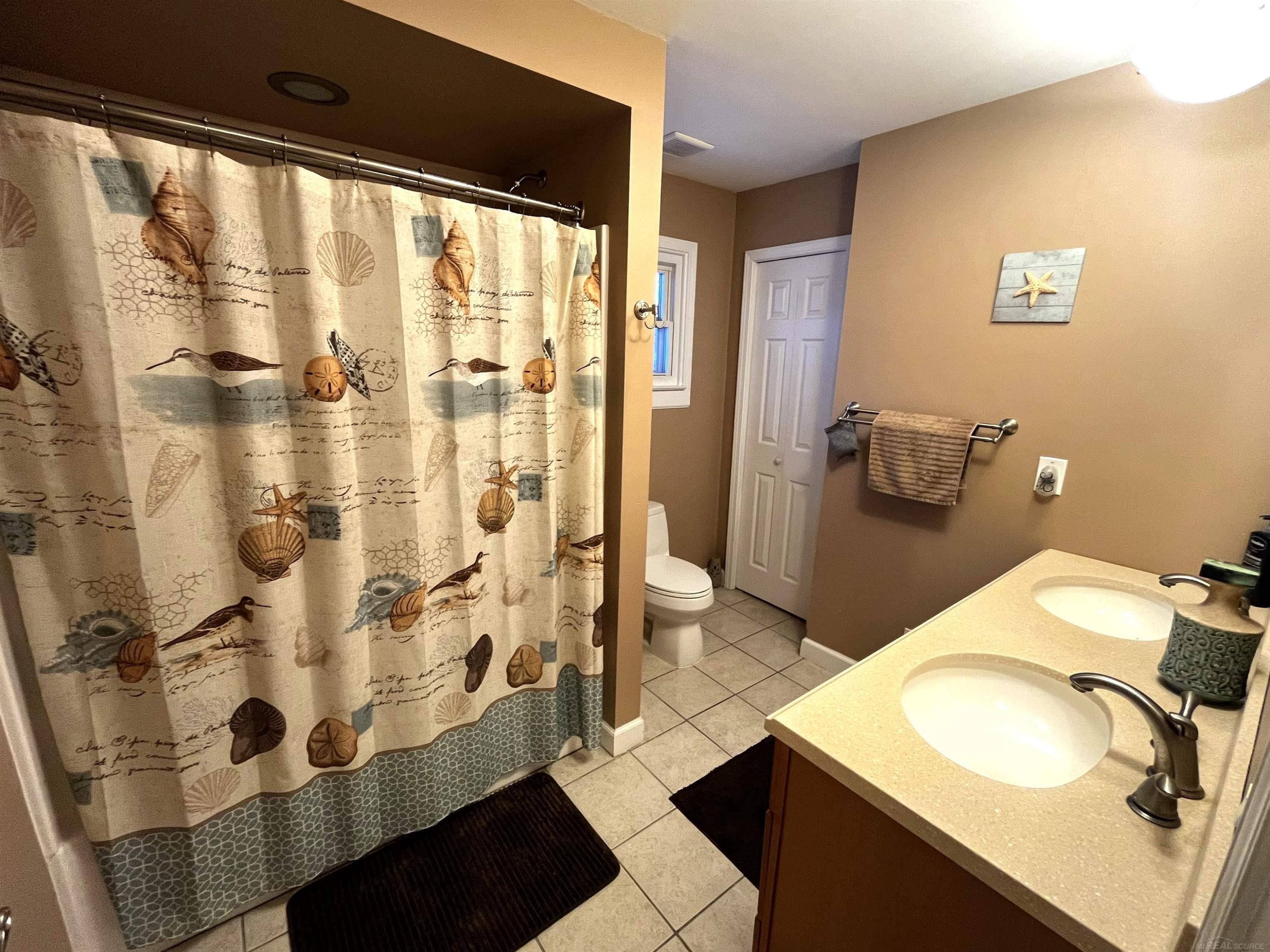 13273 Lake Point Boulevard, MI 48111 — Photo 15