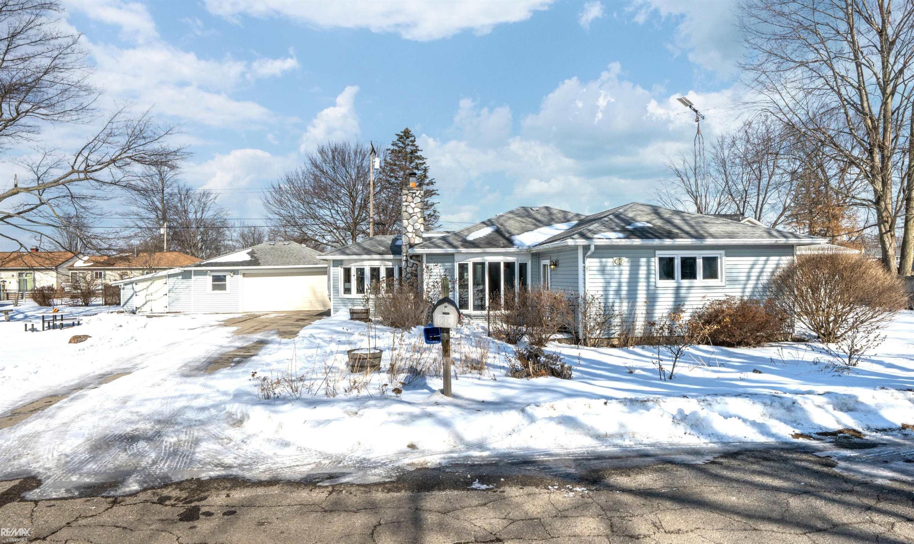 724 Townsend Drive, Algonac, MI 48001 — Photo 4