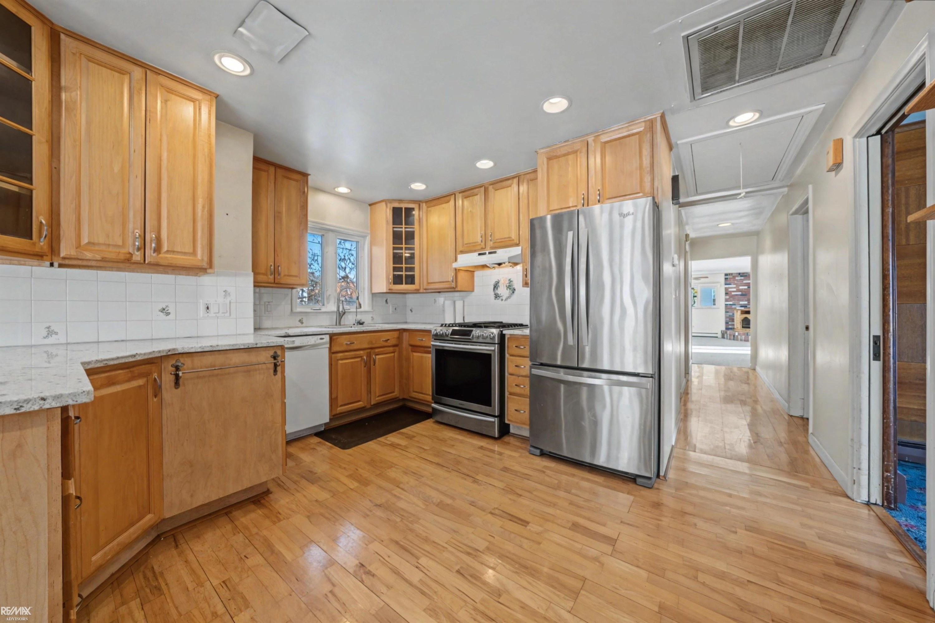 724 Townsend Drive, Algonac, MI 48001 — Photo 9