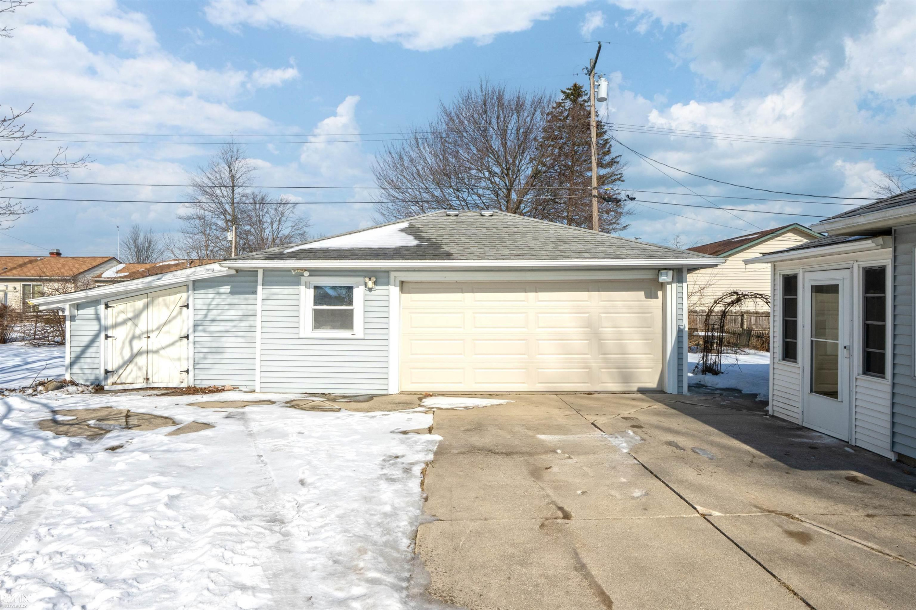 724 Townsend Drive, Algonac, MI 48001 — Photo 47