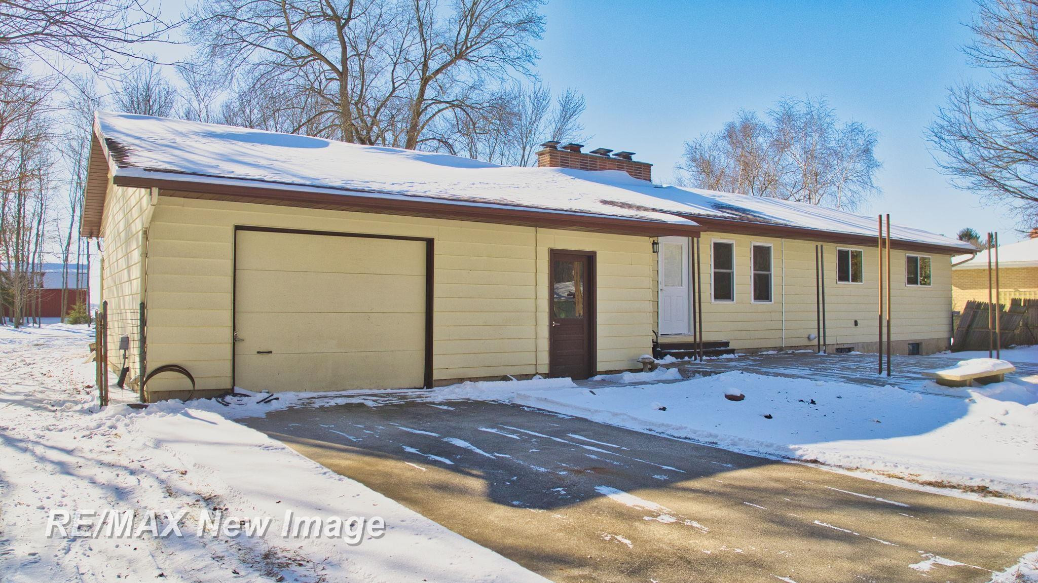 5885 McGrandy Road, Bridgeport, MI 48722 — Photo 4