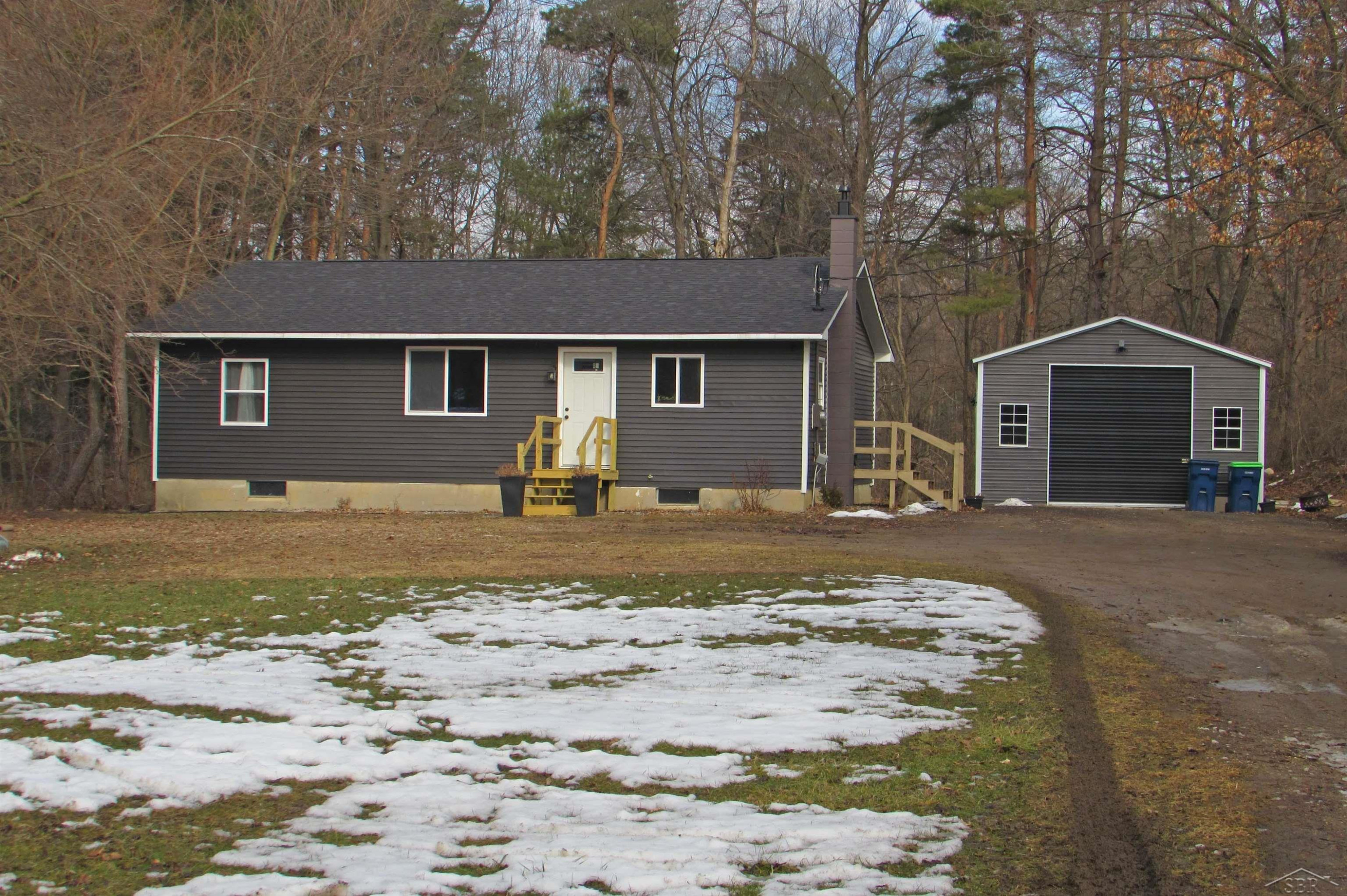 4172 Chesaning Road, Chesaning, MI 48616 — front exterior