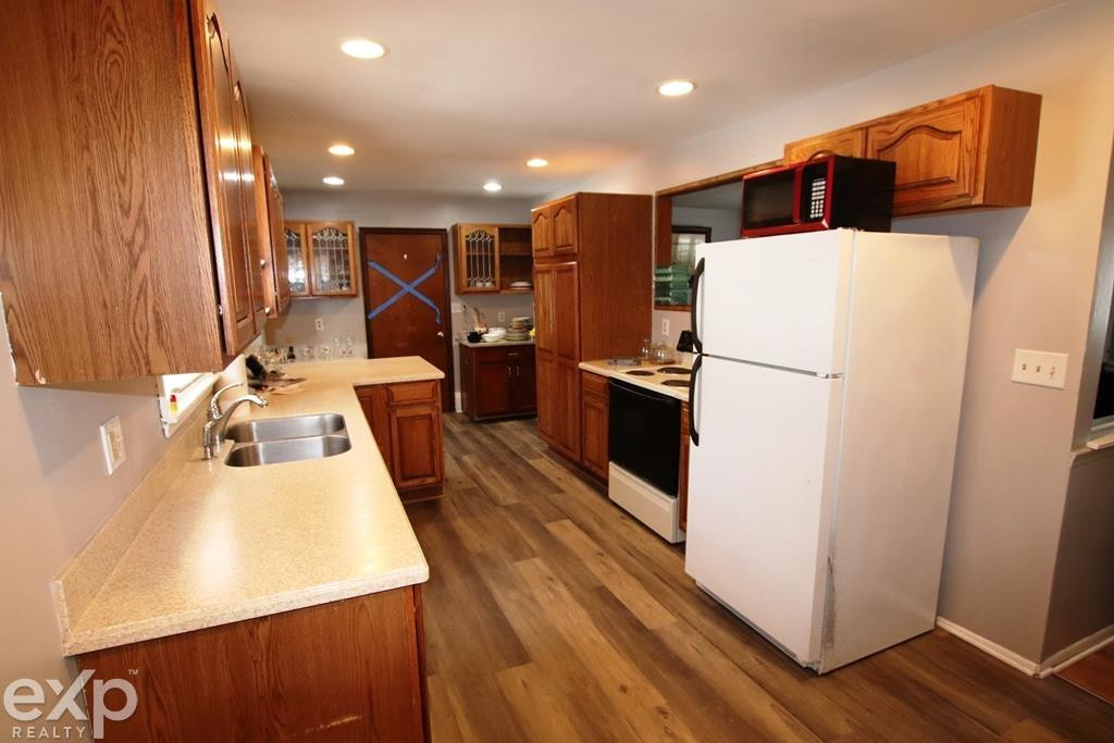 60 Riverside Drive, Mount Clemens, MI 48043 — Photo 6