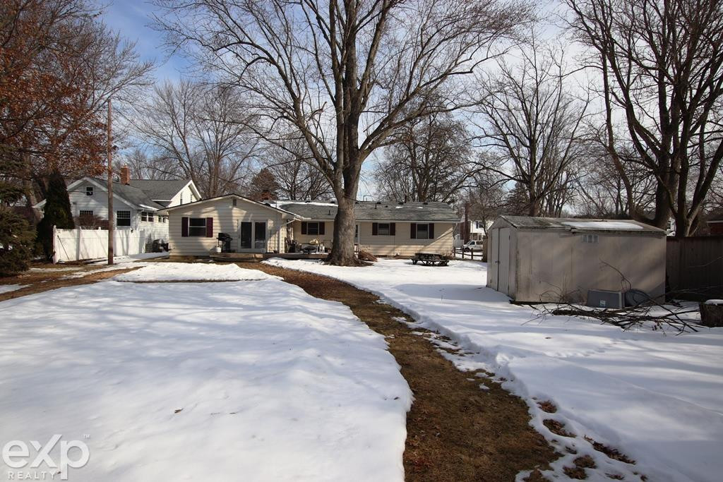 60 Riverside Drive, Mount Clemens, MI 48043 — Photo 22